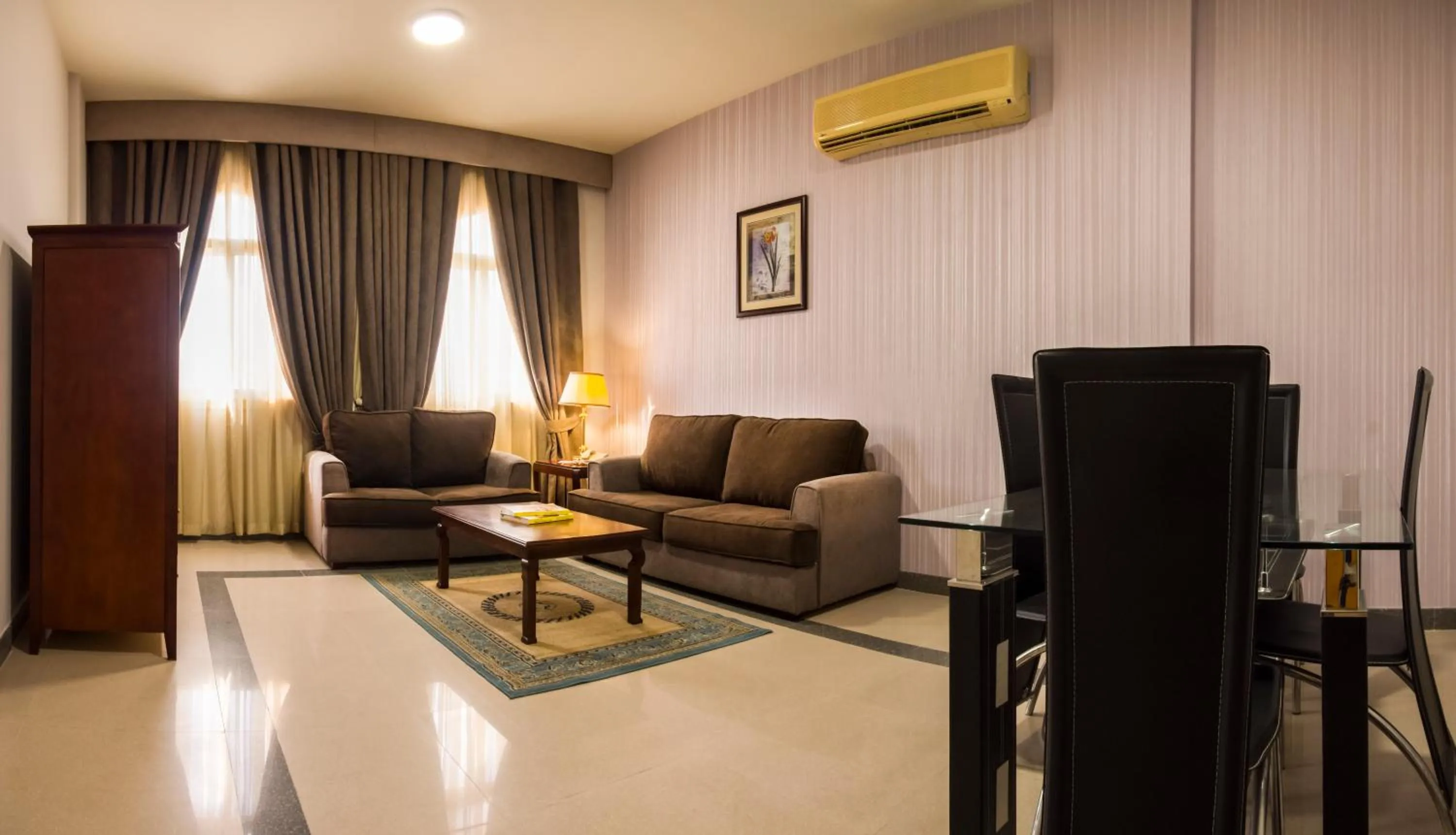 Living room in Safeer Plaza Hotel
