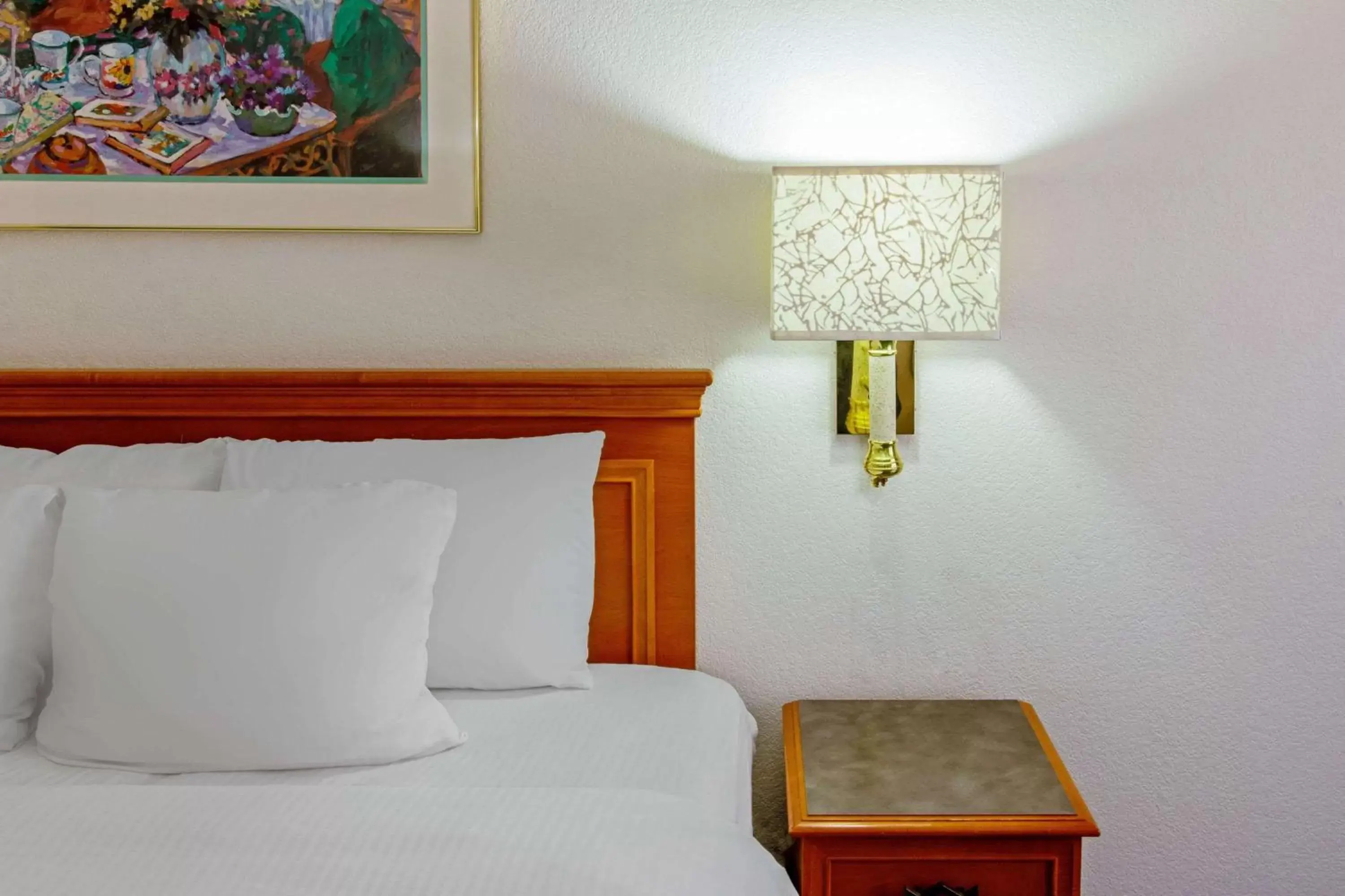 Photo of the whole room, Bed in La Quinta Inn by Wyndham Las Cruces Mesilla Valley