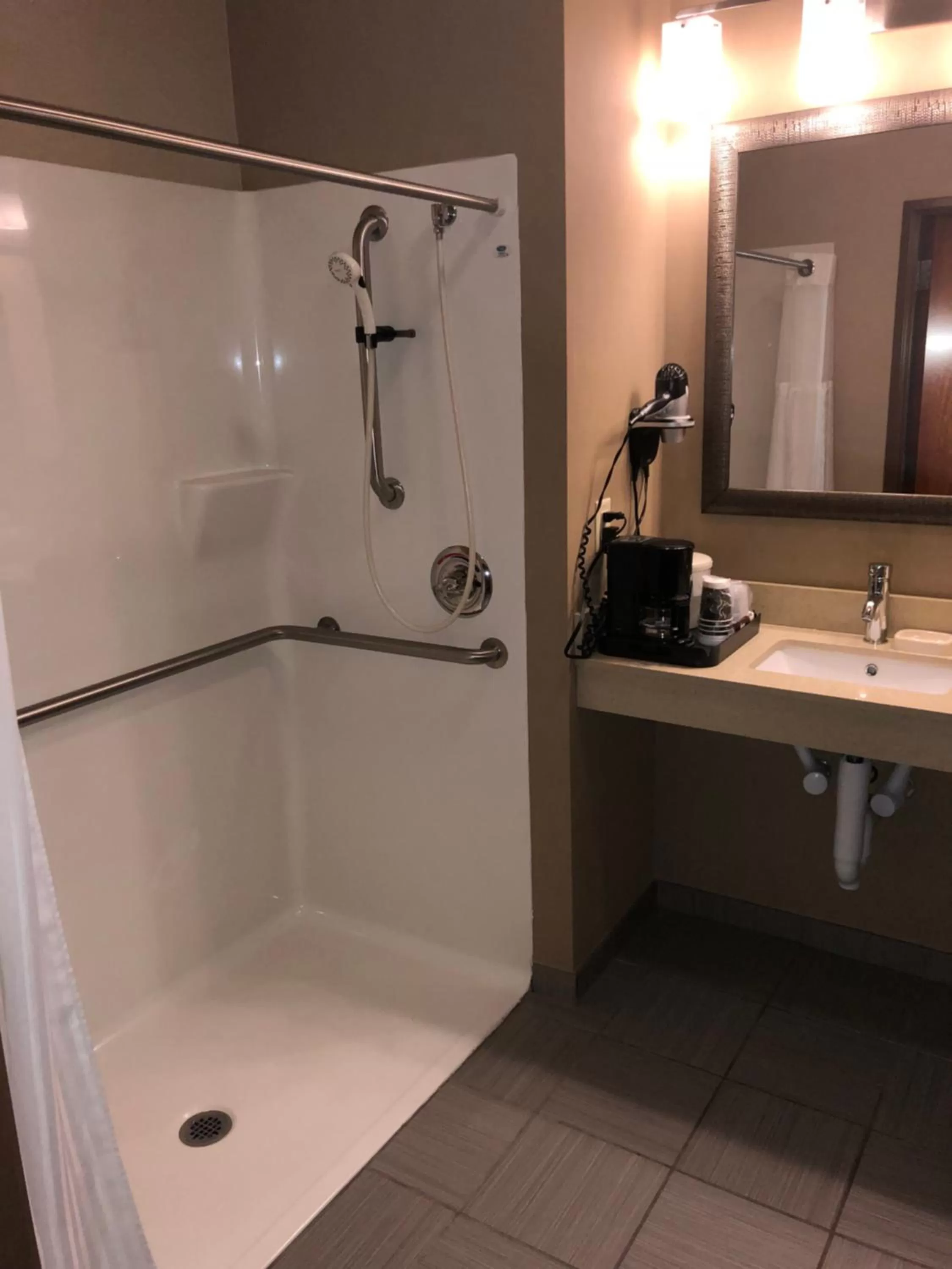 Countryview Inn & Suites