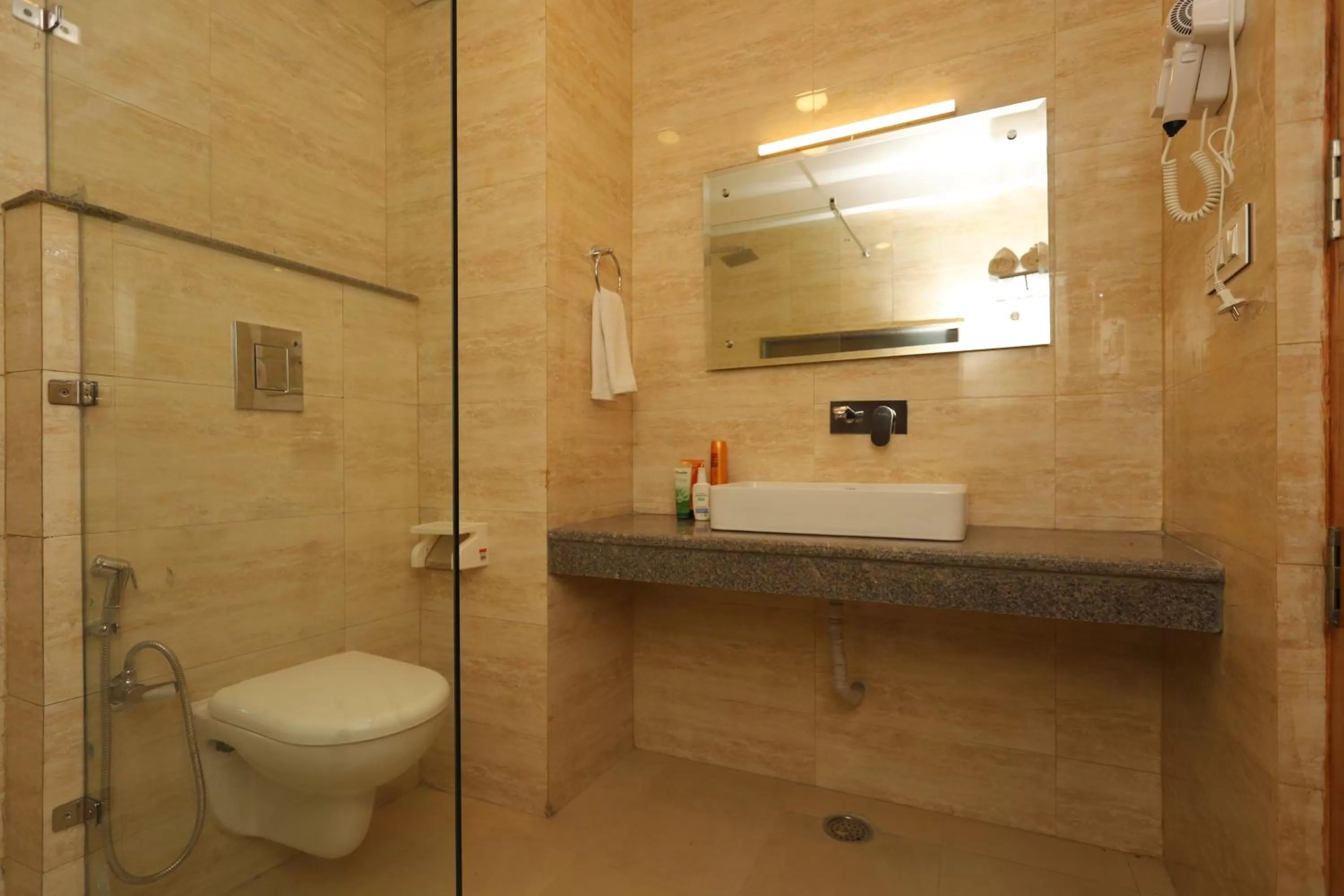 Bathroom in Hotel Smugglers Mountain View - central heated & air Cooled