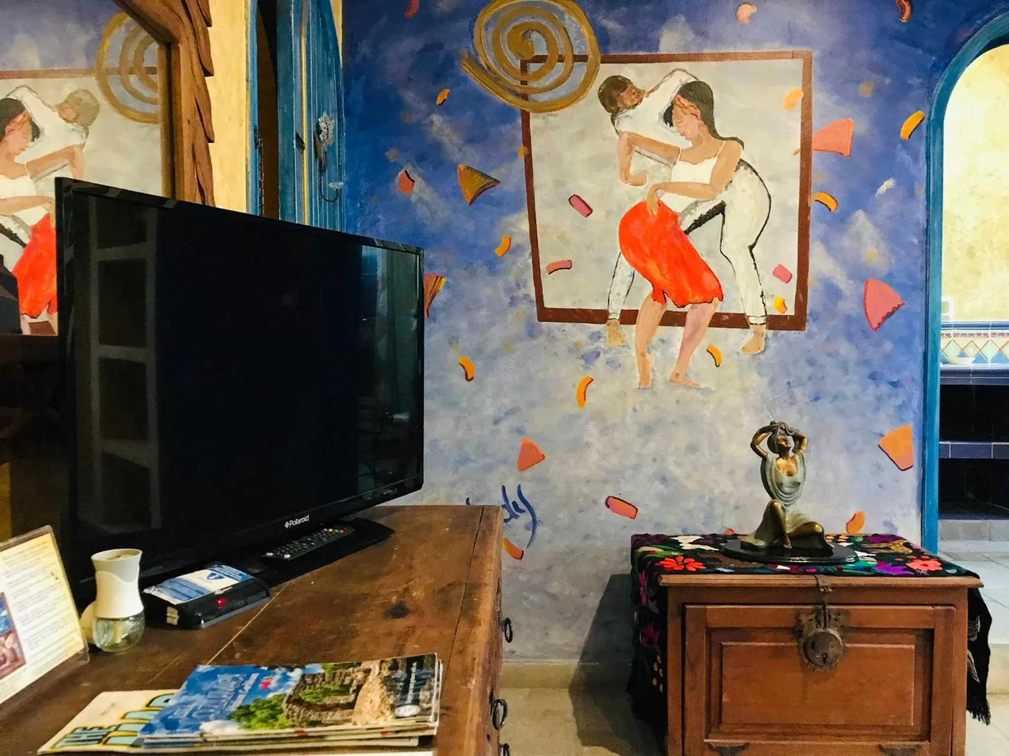 TV and multimedia in Hacienda Boutique B&B and Spa Solo Adultos