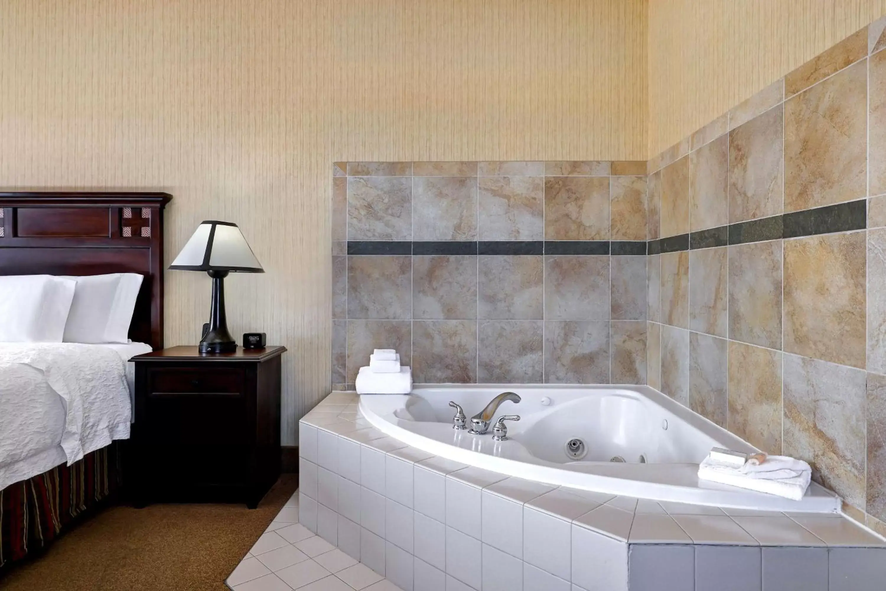 Bed, Bathroom in Hampton Inn & Suites Tahoe-Truckee