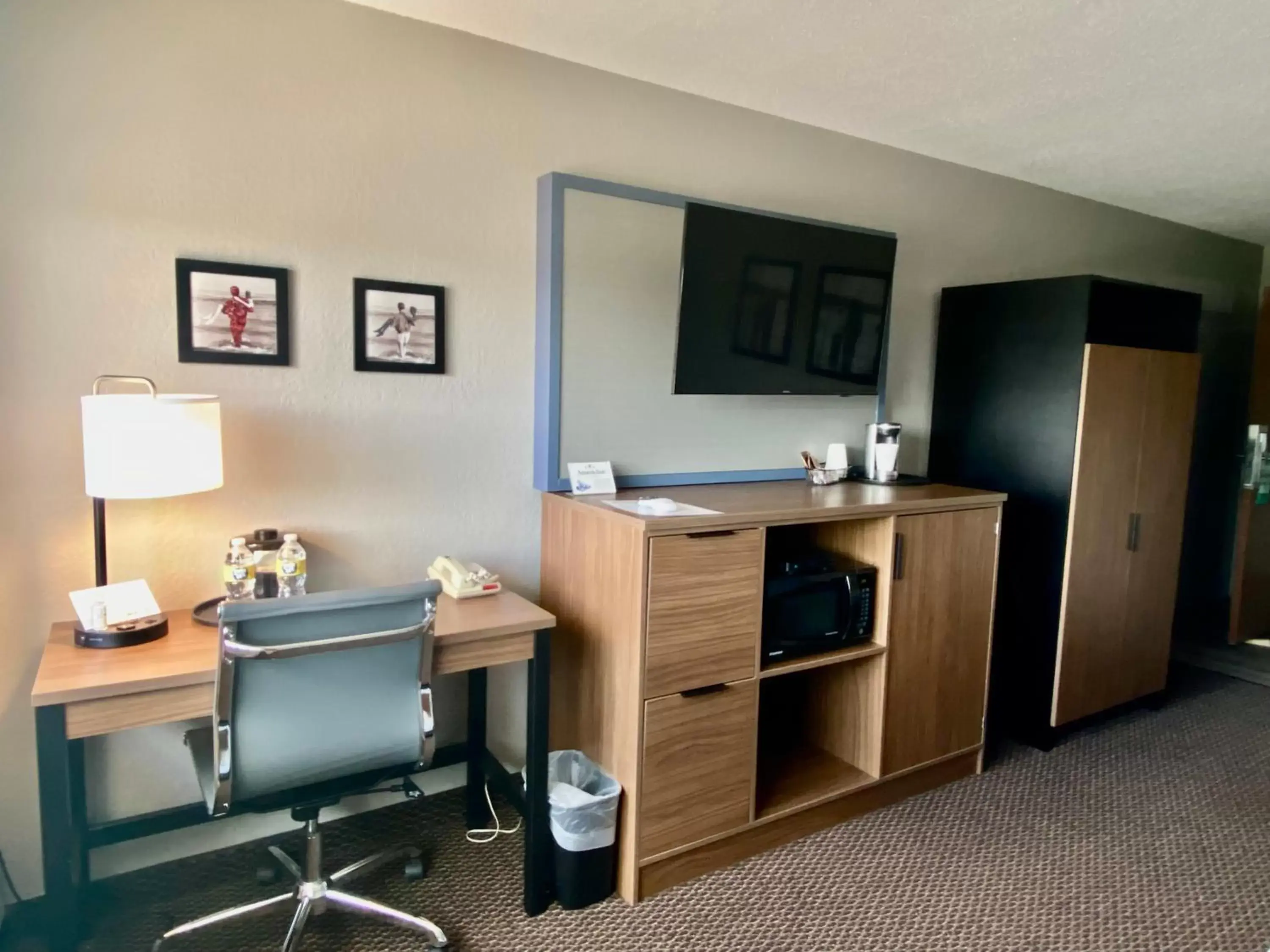 wardrobe, TV/Entertainment Center in AmericInn by Wyndham New Richmond