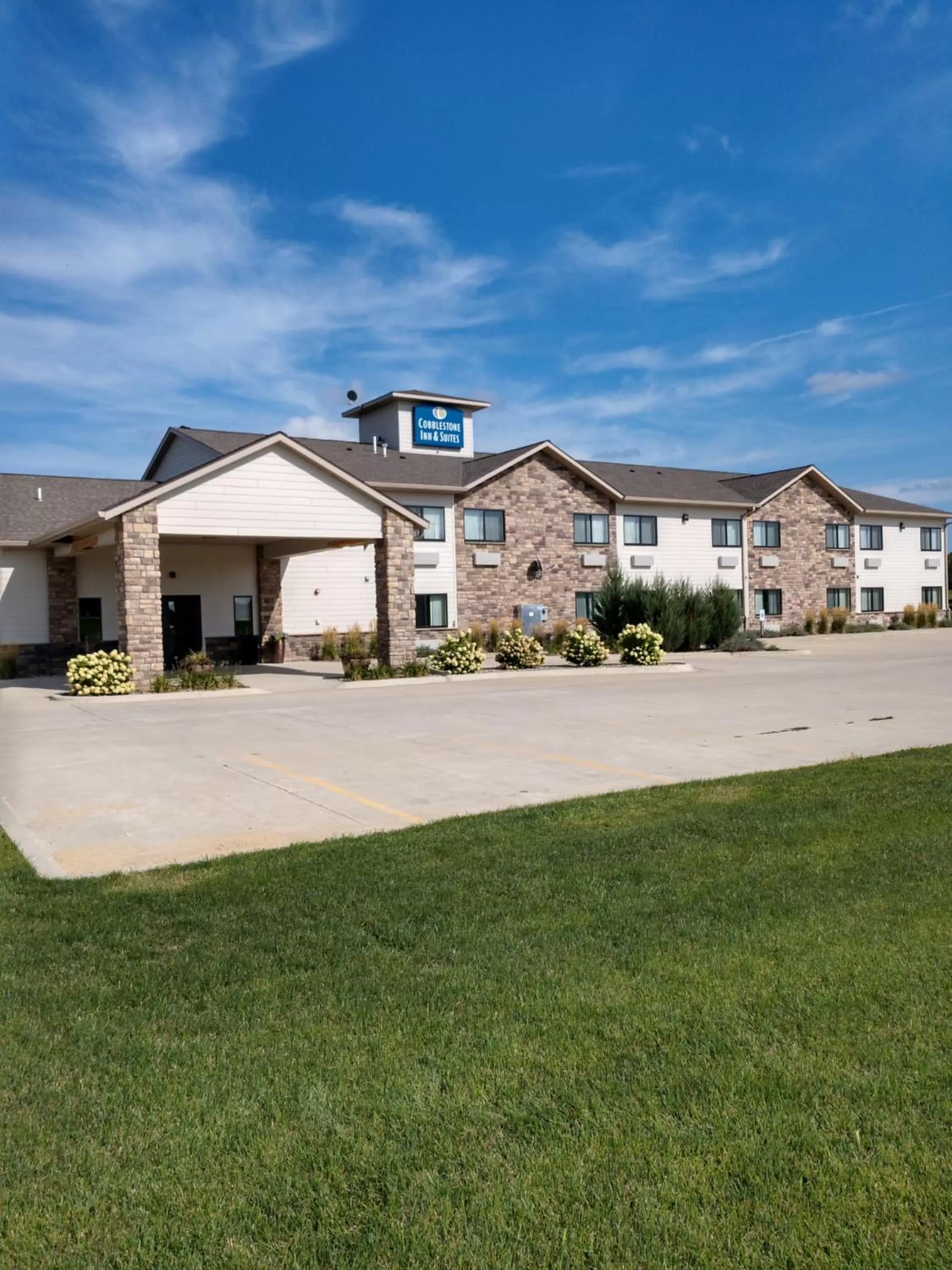 Property building in Cobblestone Inn & Suites - Monticello
