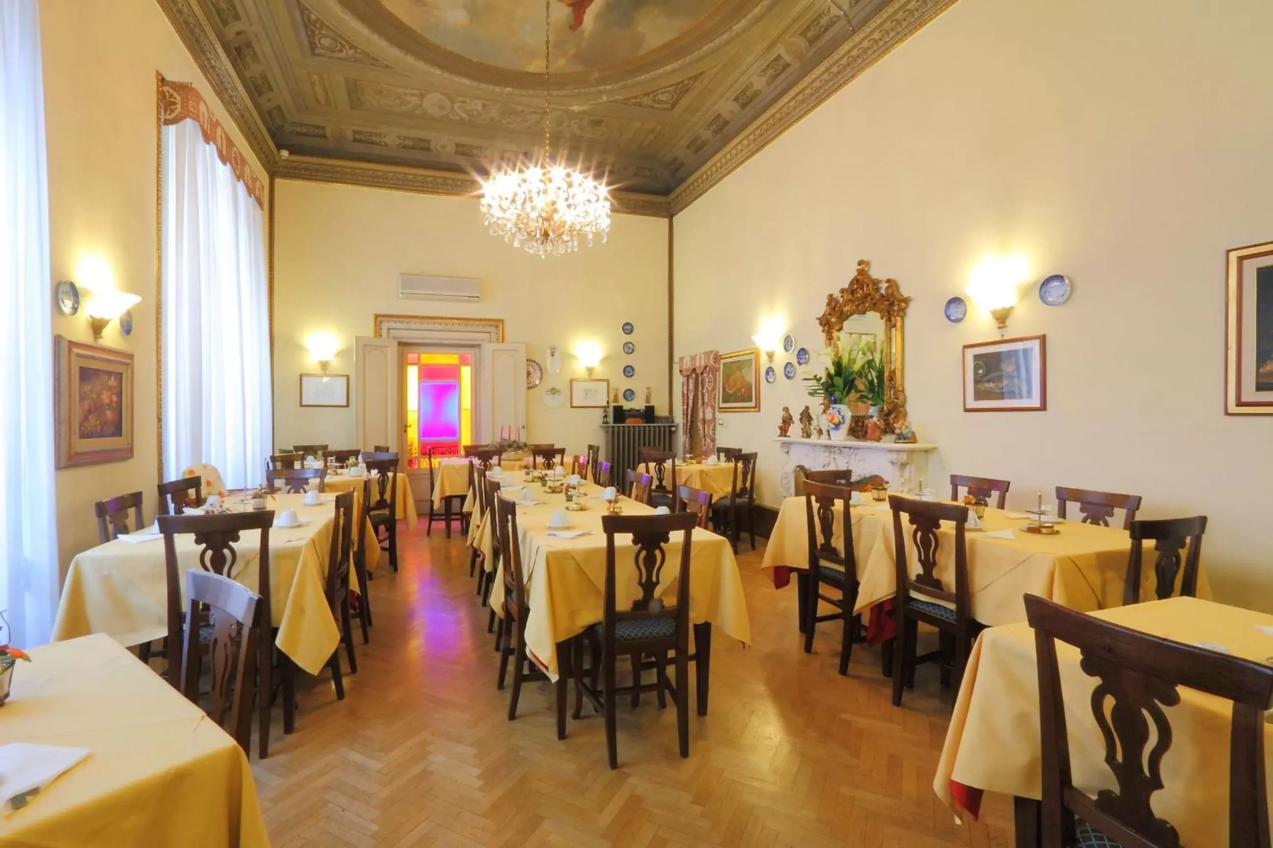 Buffet breakfast, Restaurant/Places to Eat in Hotel Villa Liana