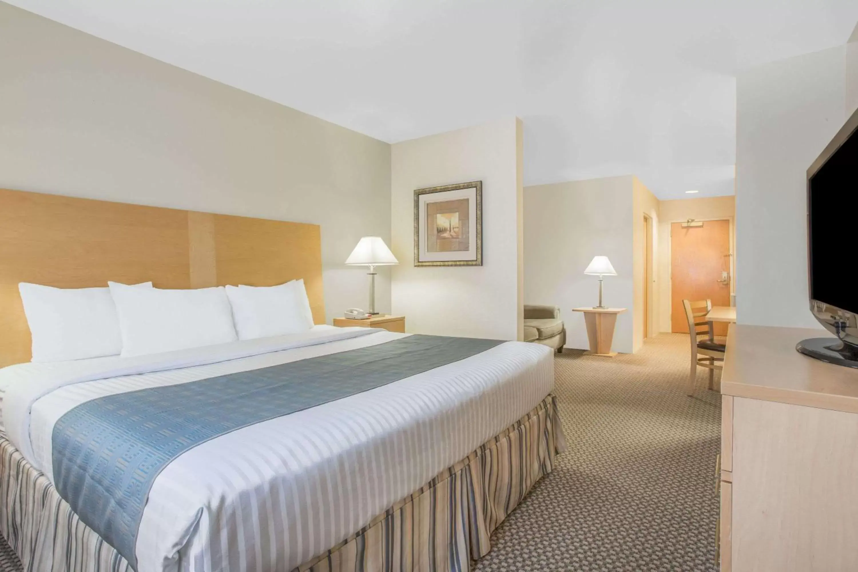 Photo of the whole room, Bed in Days Inn by Wyndham Chino Valley