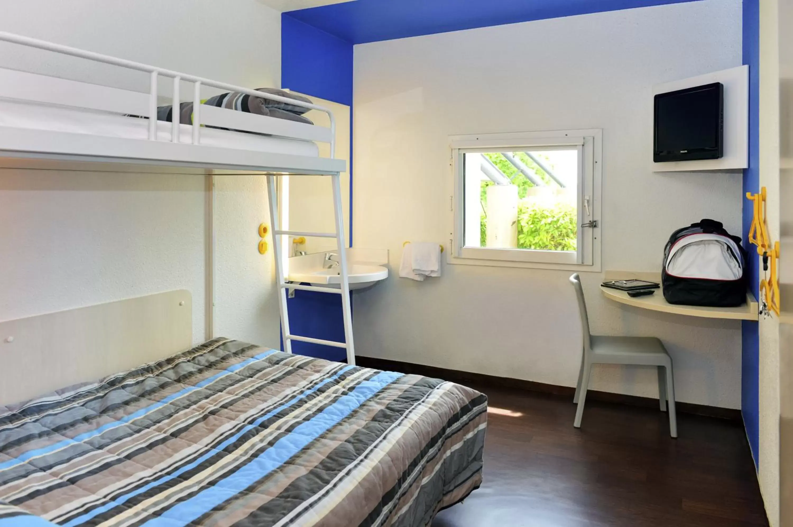 Bedroom, Bunk Bed in hotelF1 Saint Etienne Est La Grand Croix