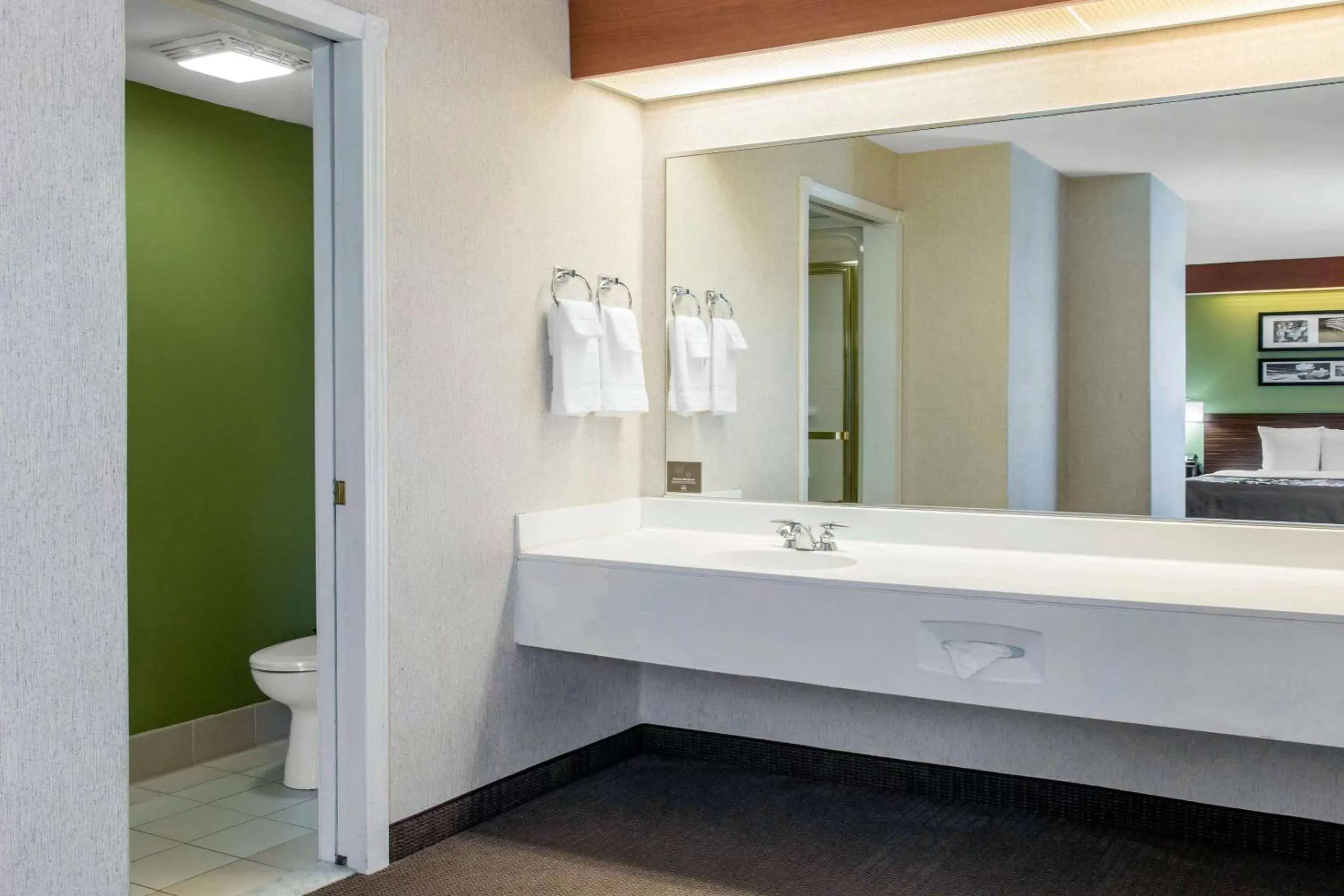 Photo of the whole room, Bathroom in Sleep Inn & Suites Oregon