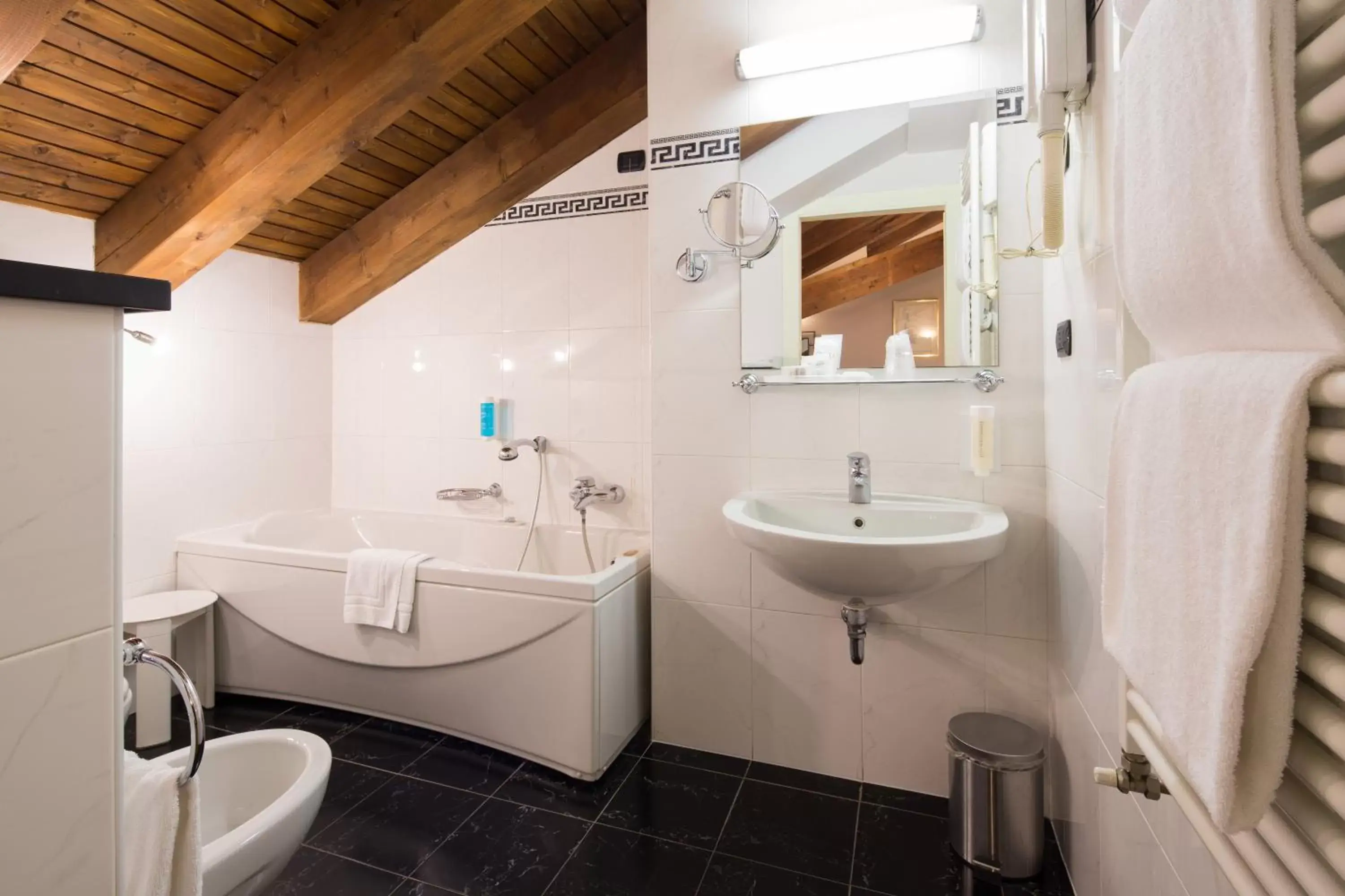 Photo of the whole room, Bathroom in Art & Hotel Aeroporto