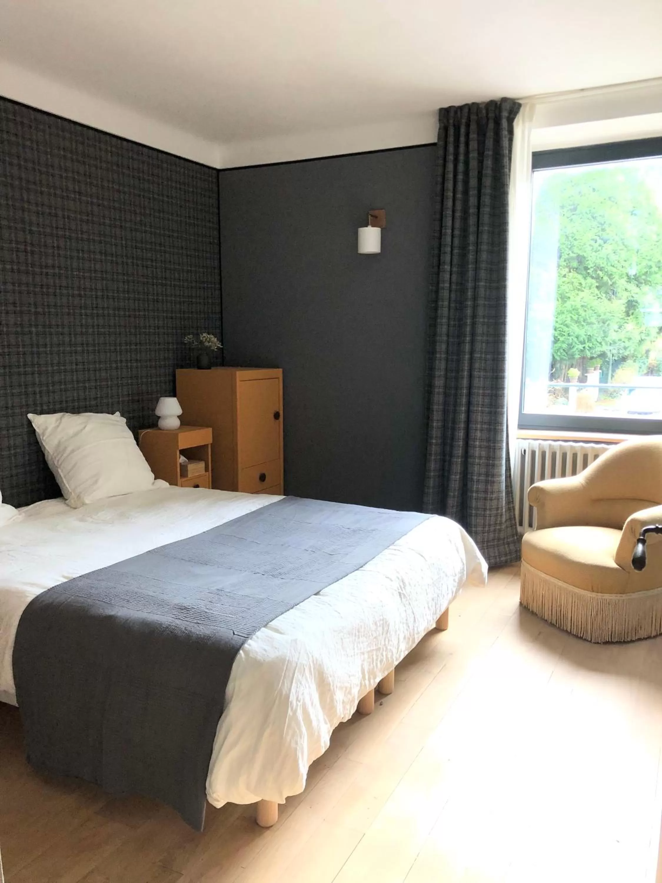 Bed in Fleurs de lin