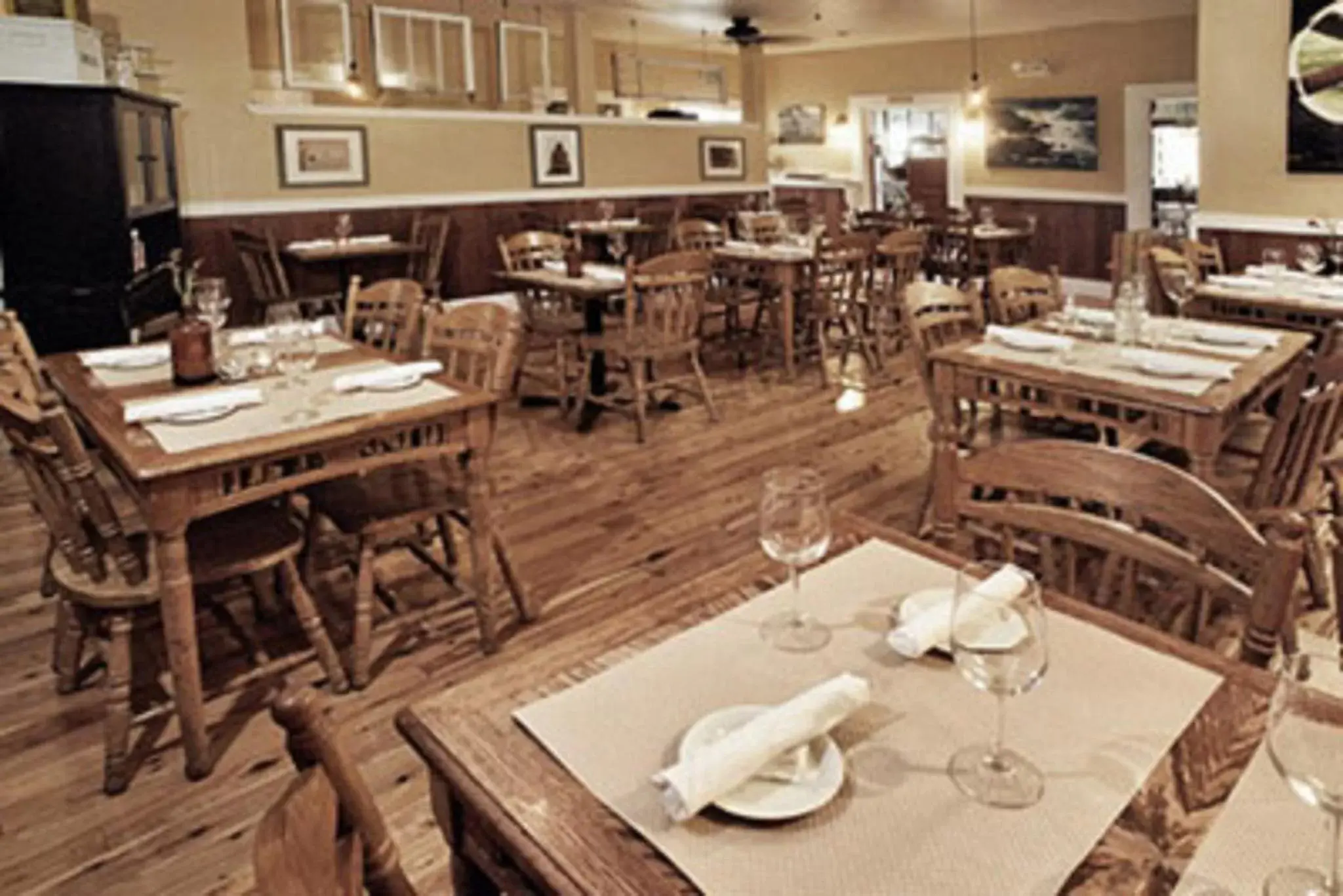 Restaurant/Places to Eat in Valley Ford Hotel