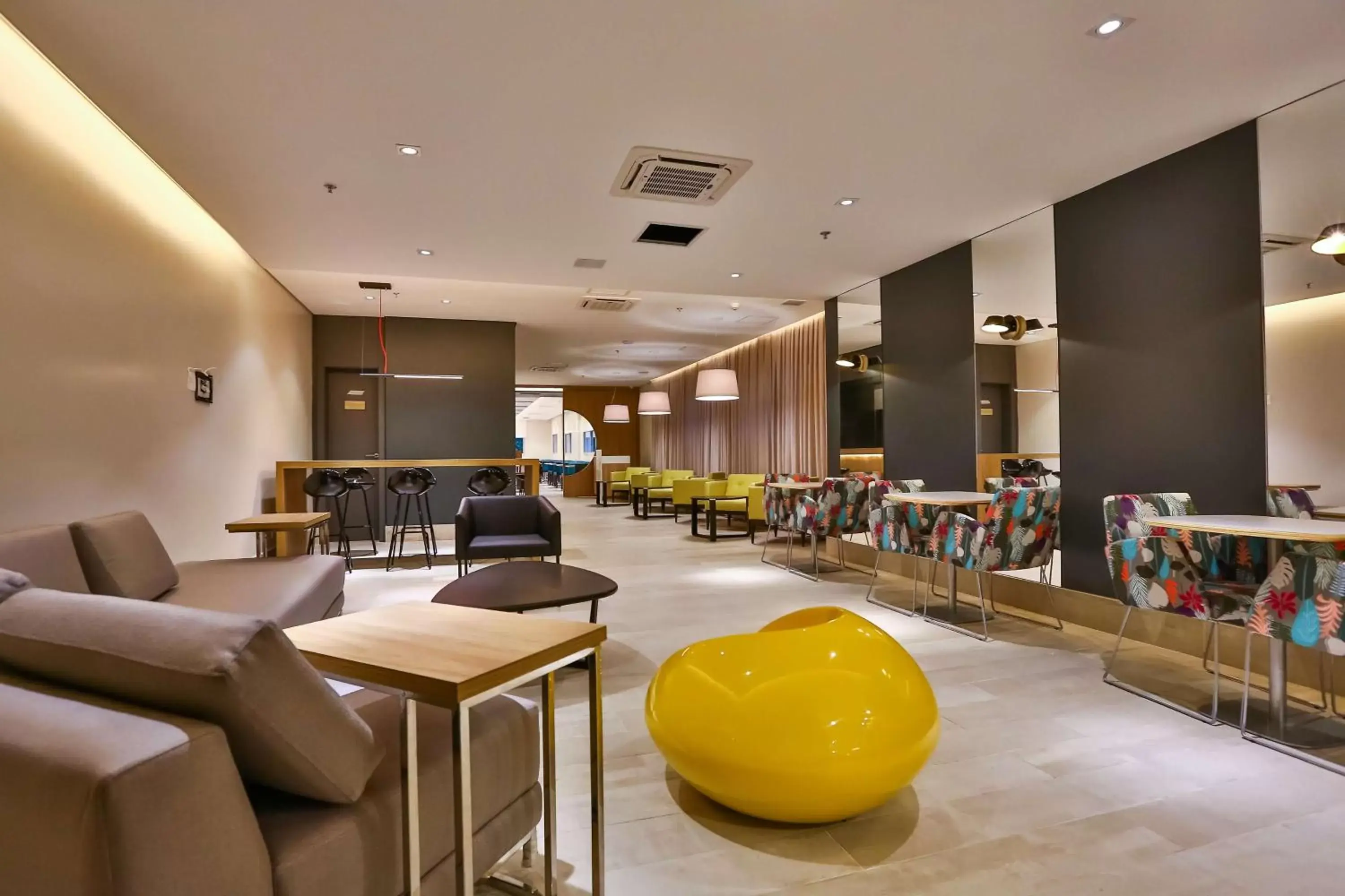 Lounge or bar in Park Inn by Radisson Santos