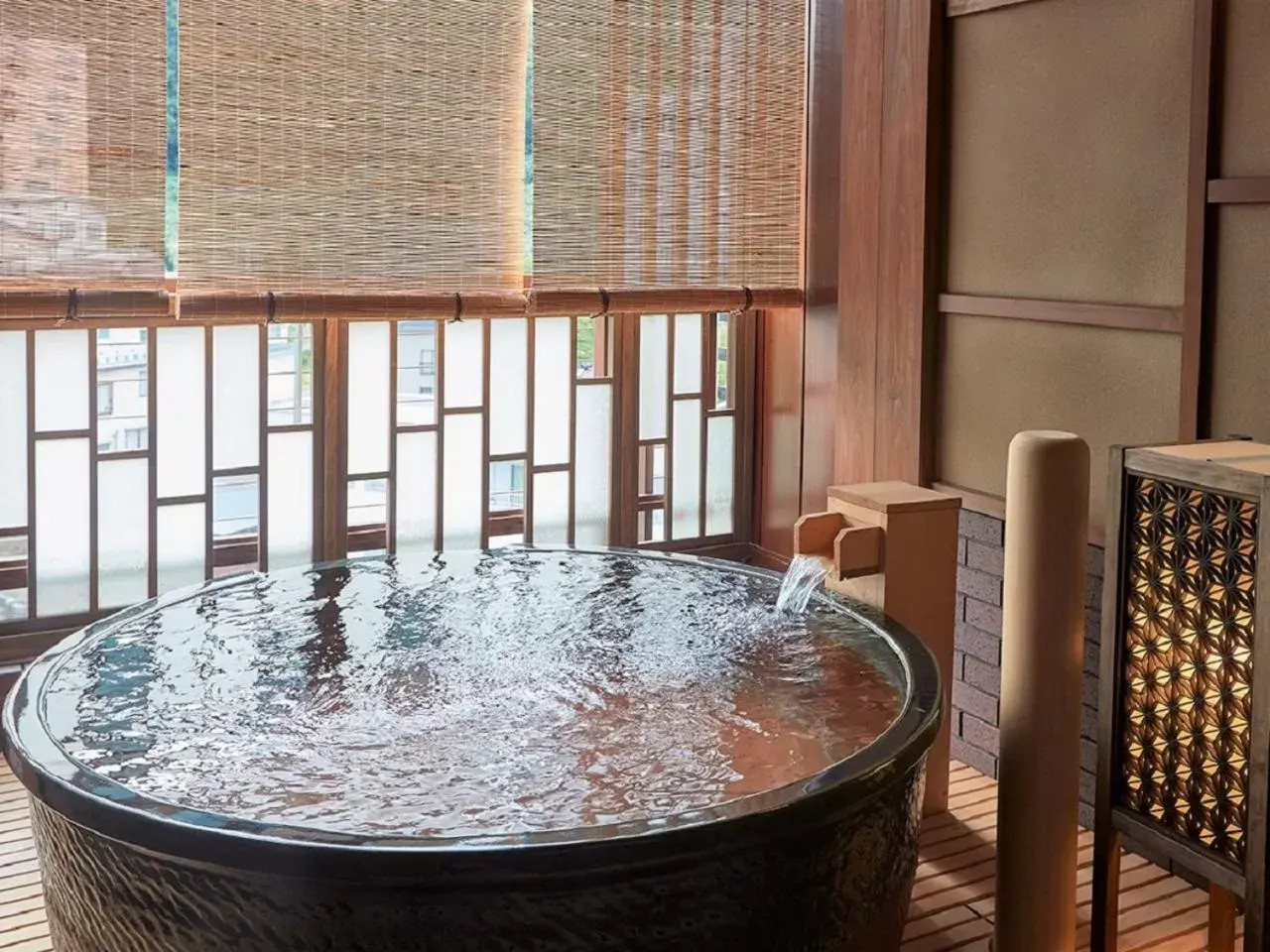 Hot Spring Bath in Yukinohana