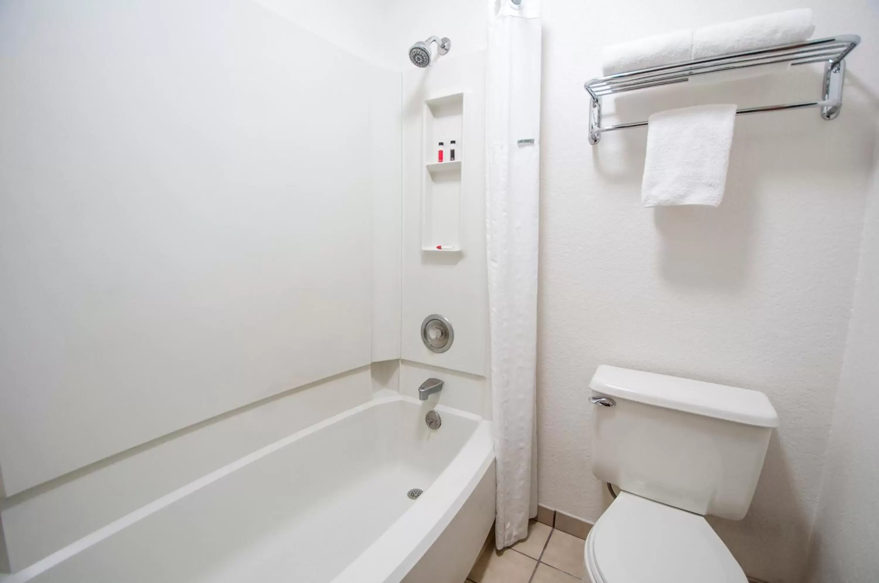 Toilet, Bathroom in Quality Inn Wenatchee near Leavenworth