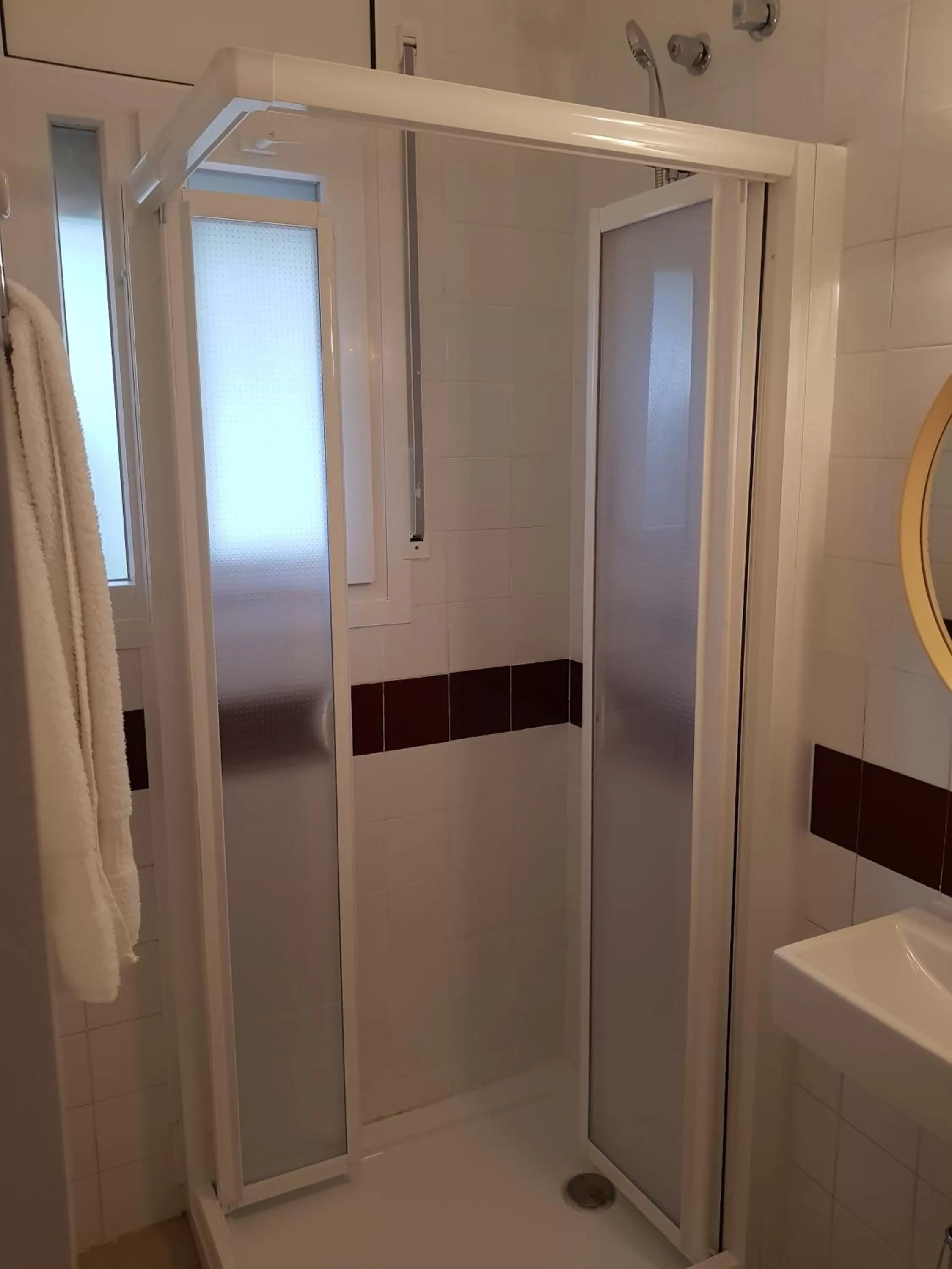 Bathroom in Hostal Ondina