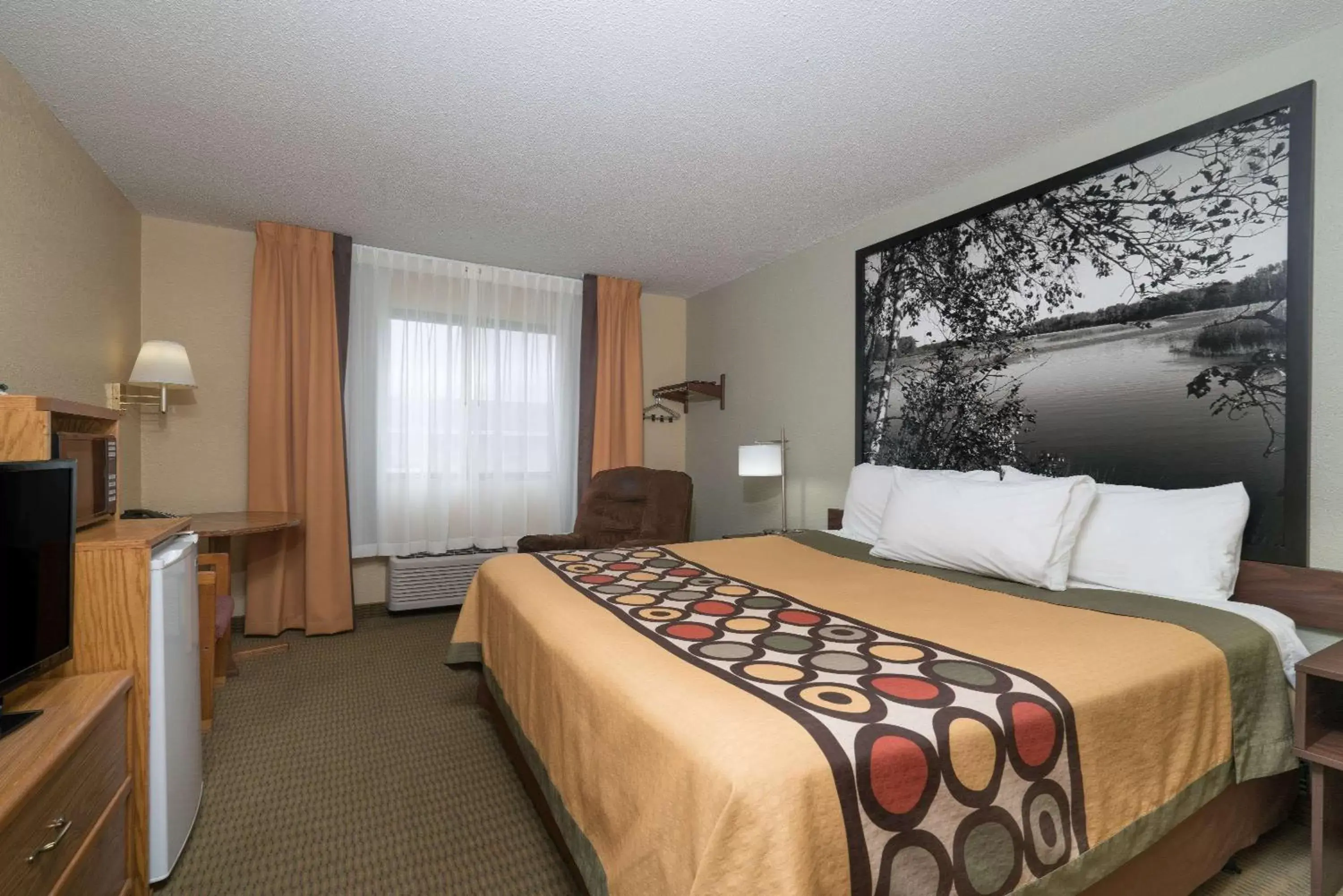 Photo of the whole room, Bed in Super 8 by Wyndham Alexandria MN