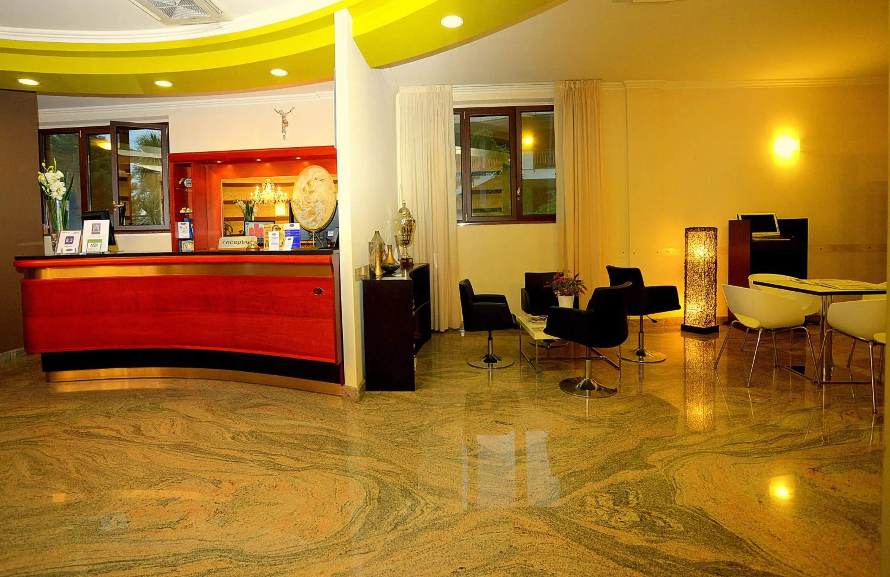 Communal lounge/ TV room, Lobby/Reception in Hotel Iacone