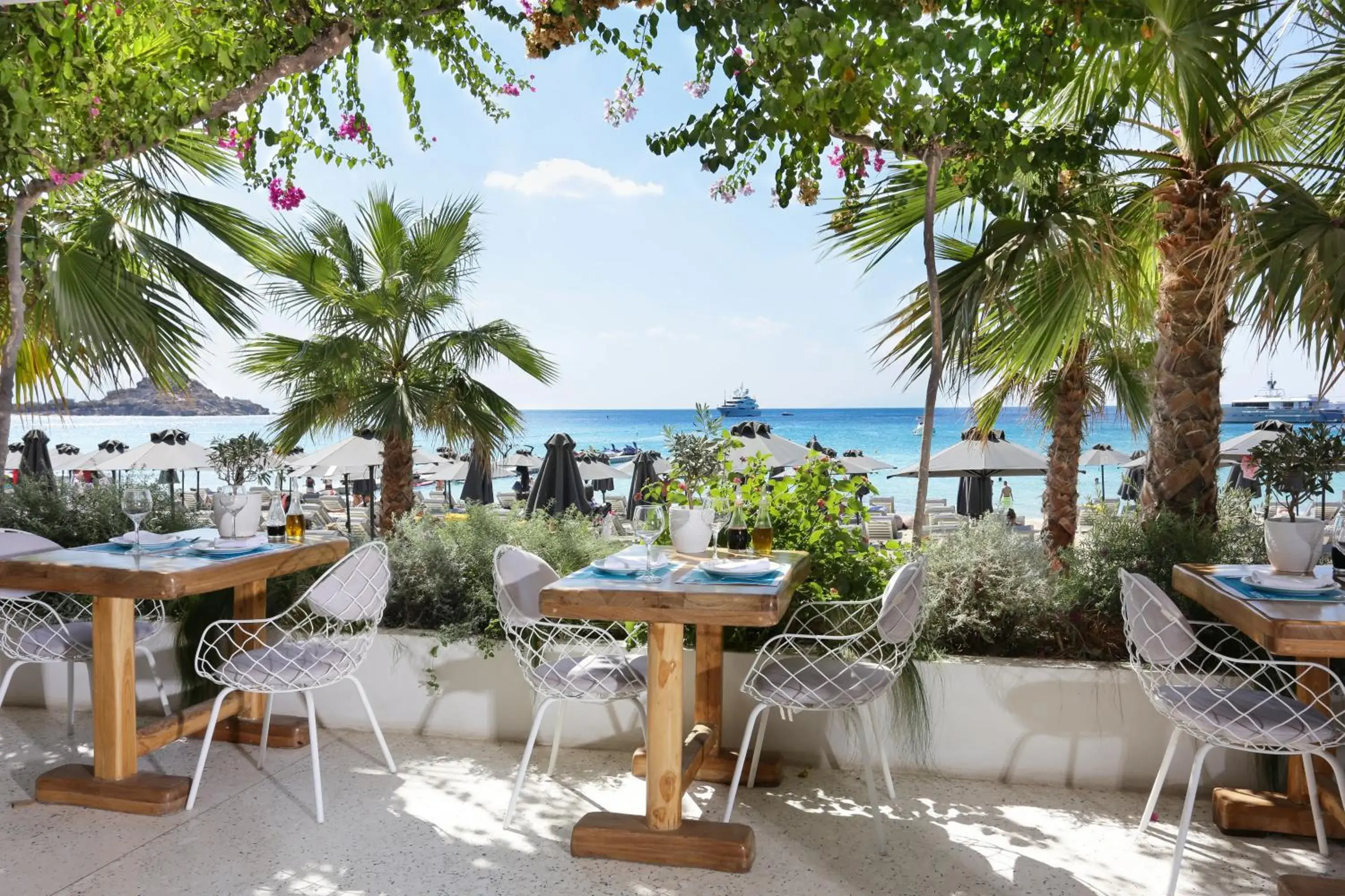 Restaurant/places to eat in Mykonos Dove Beachfront Hotel