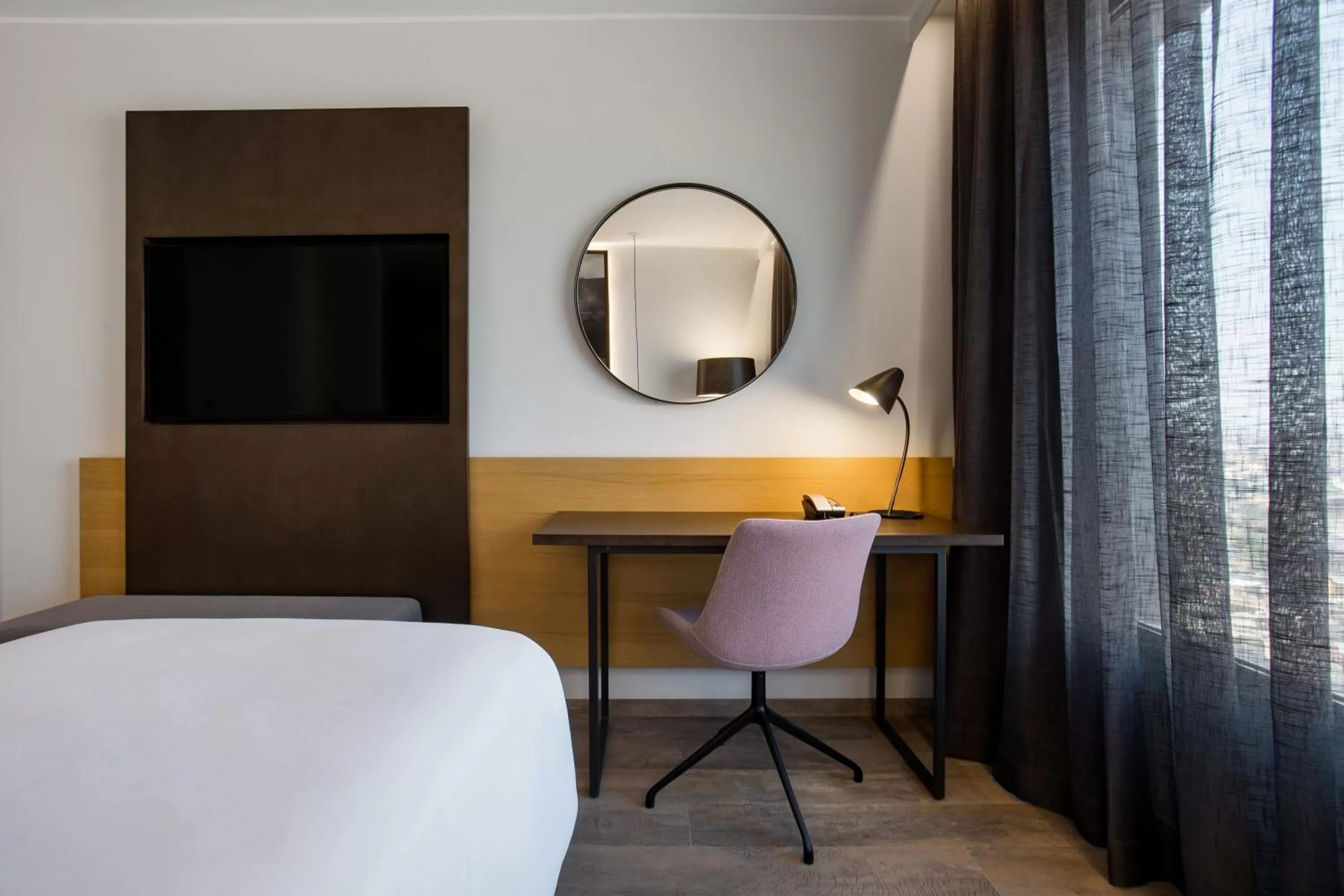 Bedroom, Bed in Radisson Blu Hotel Antananarivo Waterfront