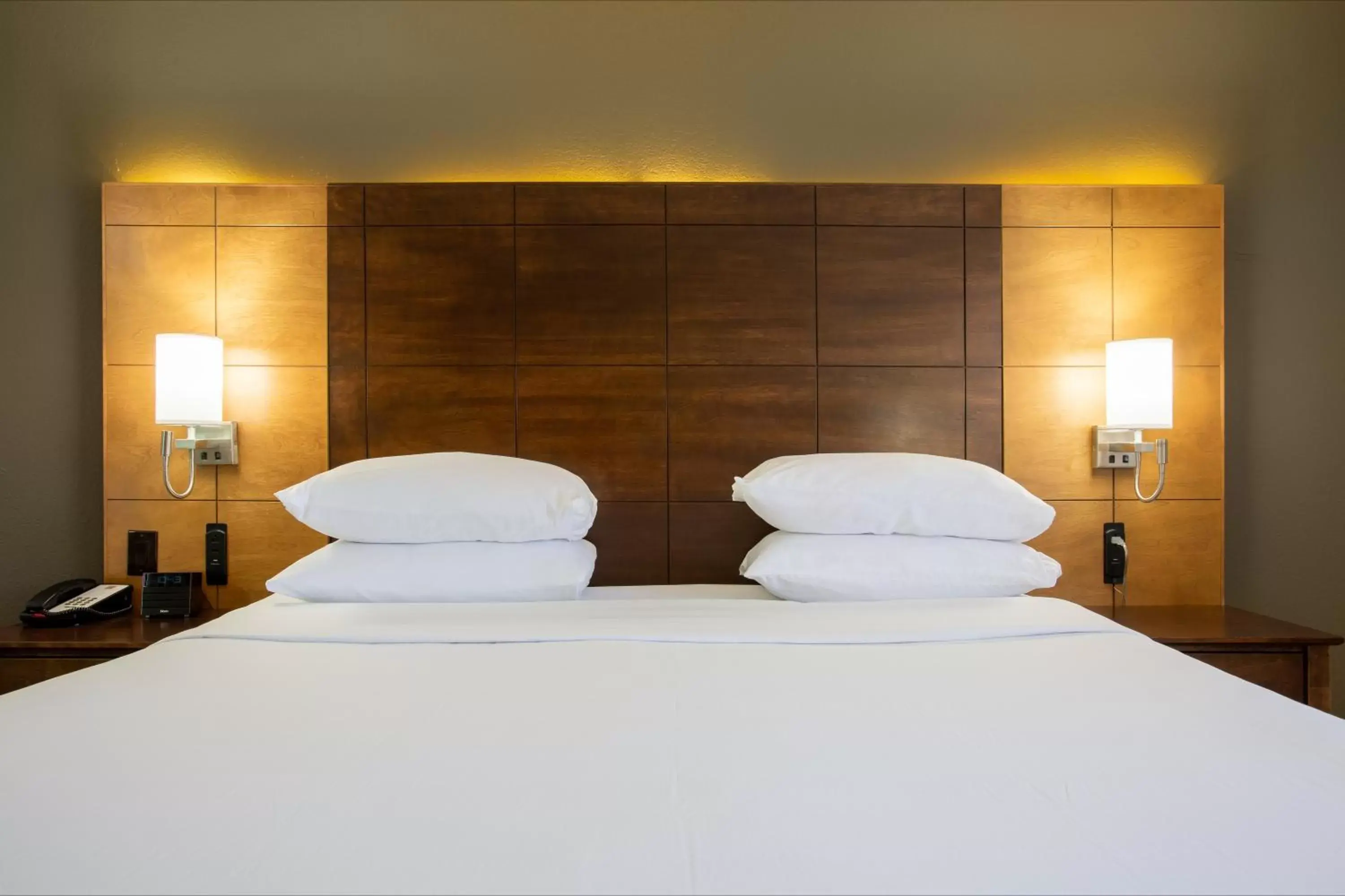 Bed in Arroyo Pinion Hotel, Ascend Hotel Collection