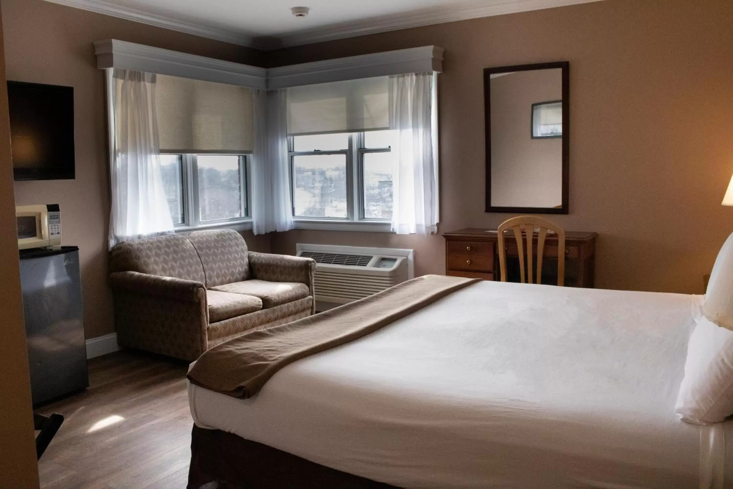 Bedroom in Inn on the Hudson