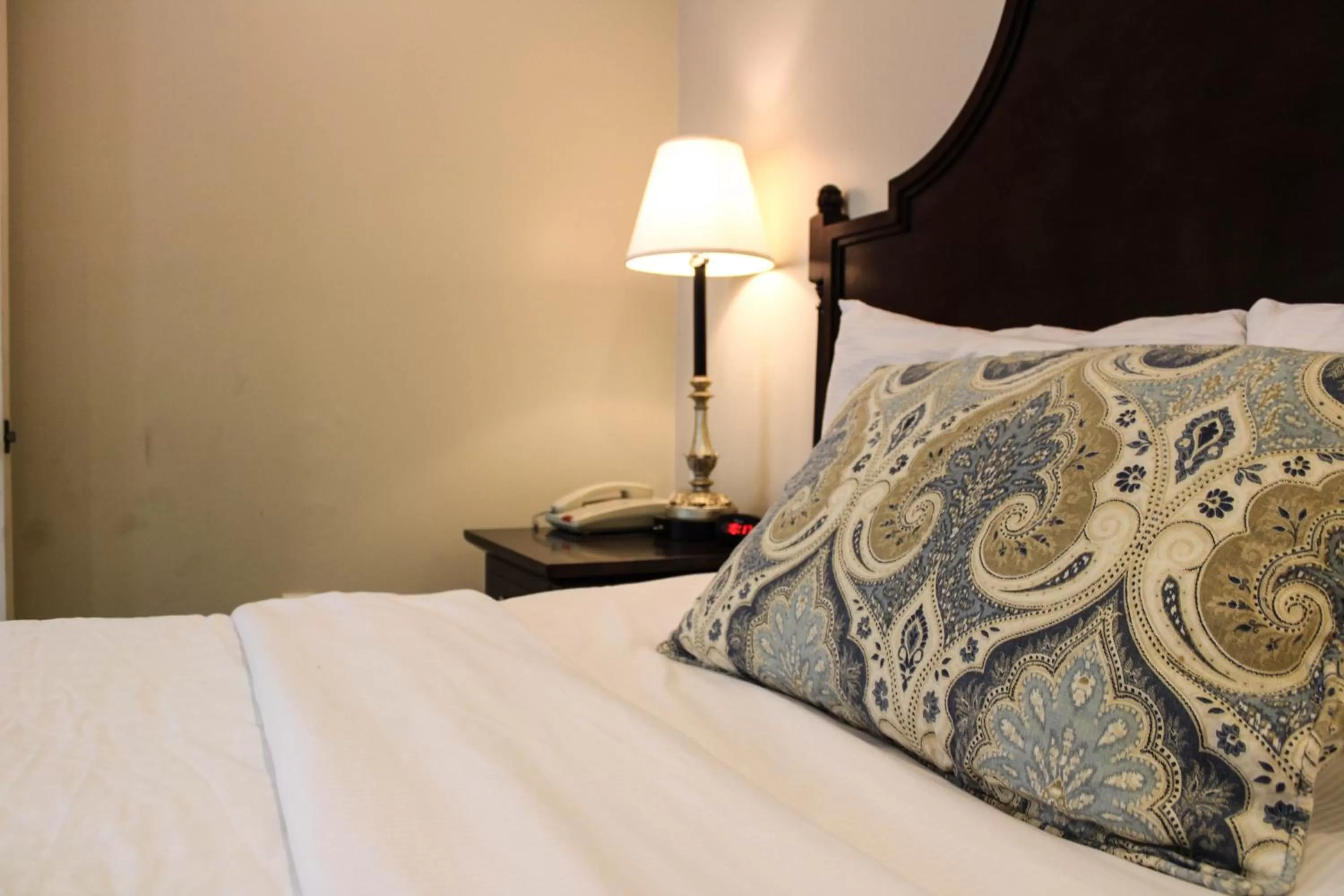 Bed in Hotel St. Pierre French Quarter