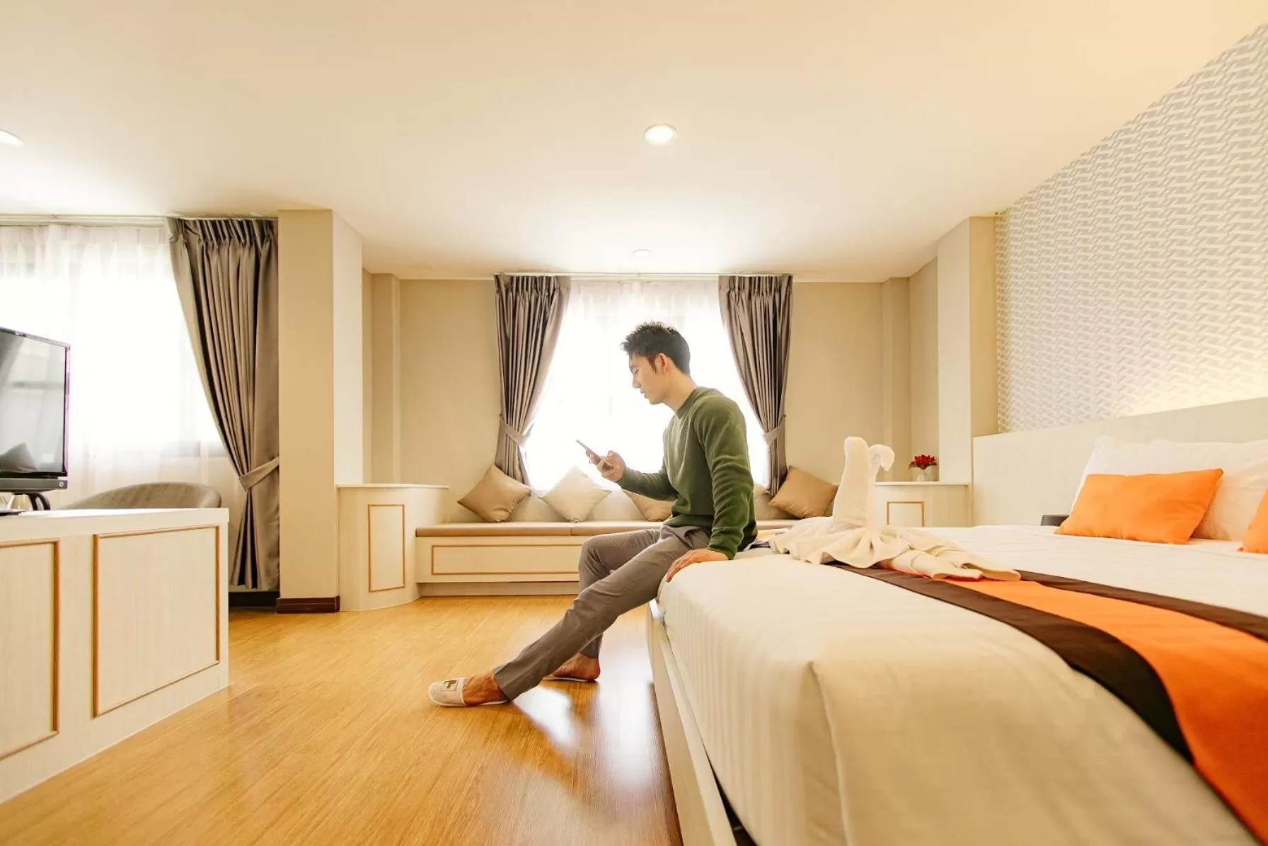 Communal lounge/ TV room, Bed in De Hug Hotel & Residence