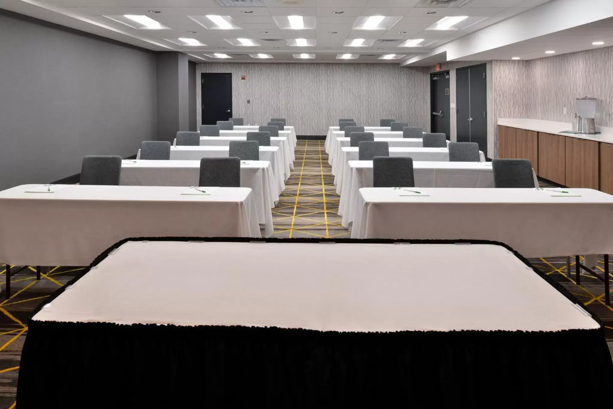 Meeting/conference room in Holiday Inn Hotel & Suites Overland Park-Convention Center, an IHG Hotel