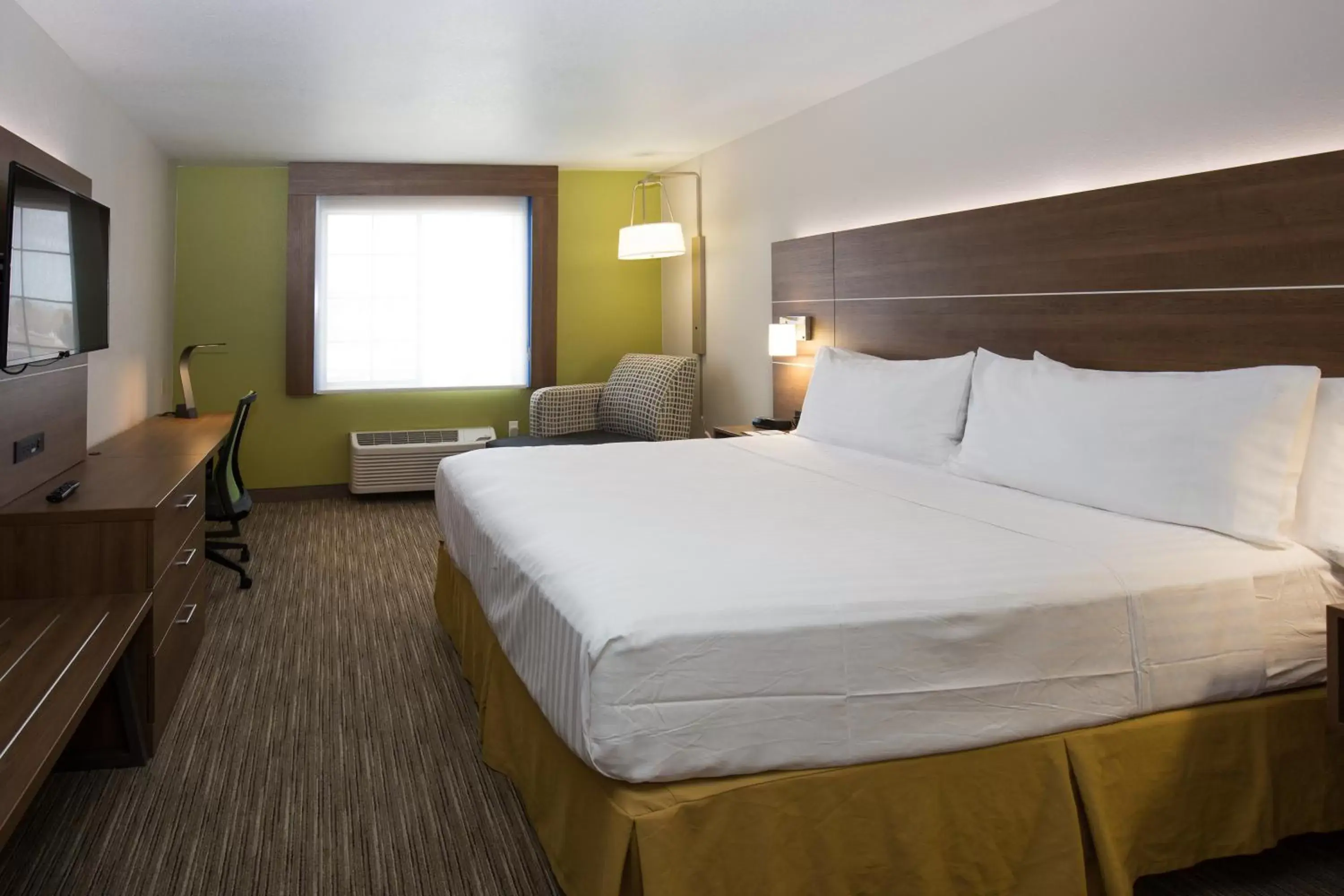 Photo of the whole room, Bed in Holiday Inn Express Hotel & Suites Hesperia, an IHG Hotel