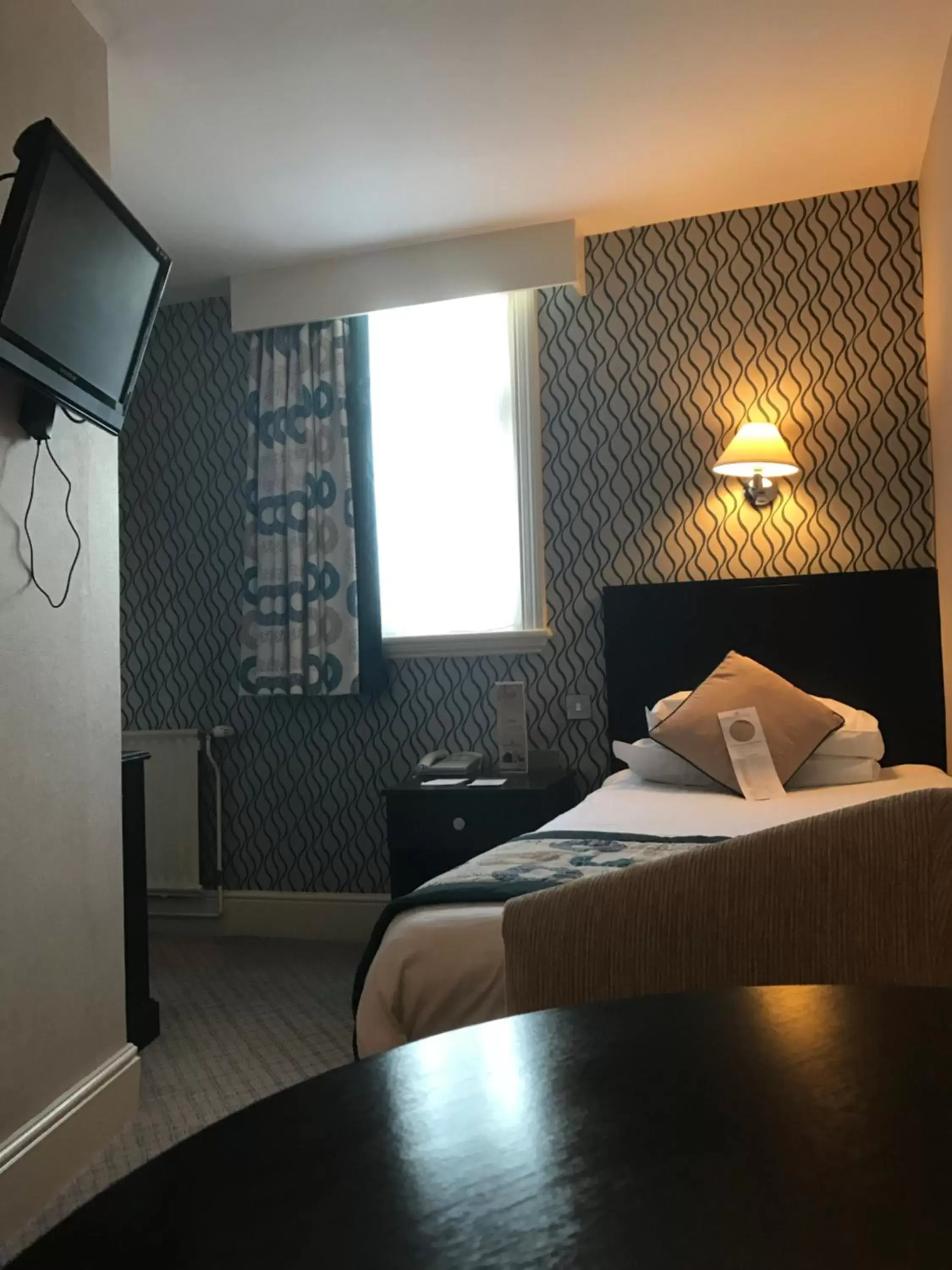 TV and multimedia, Bed in Crown & Mitre Hotel