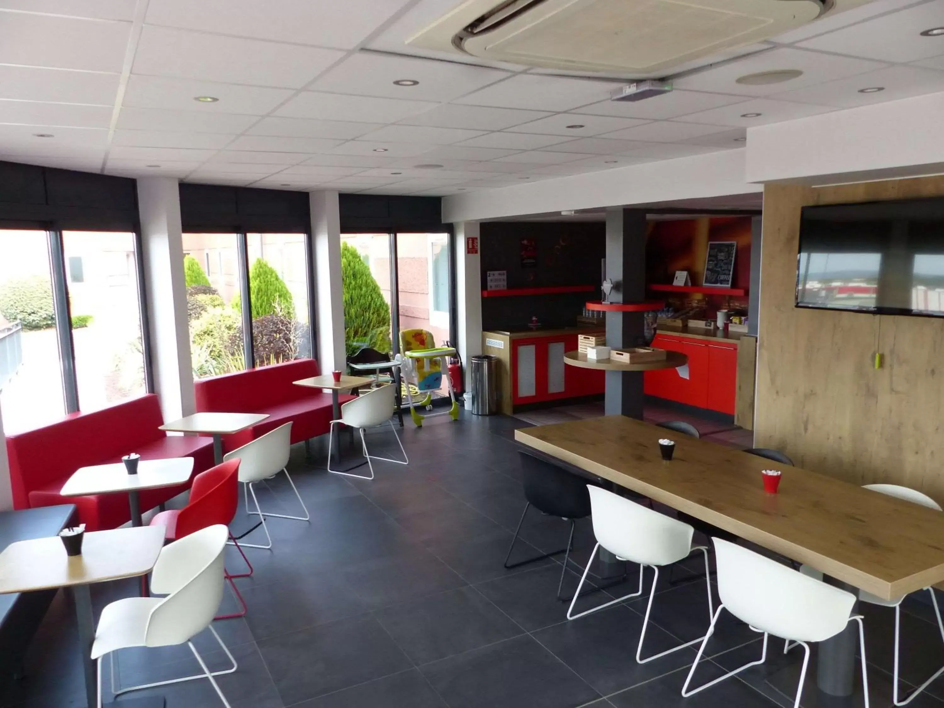 Breakfast, Restaurant/Places to Eat in ibis Chalon Sur Saone Nord