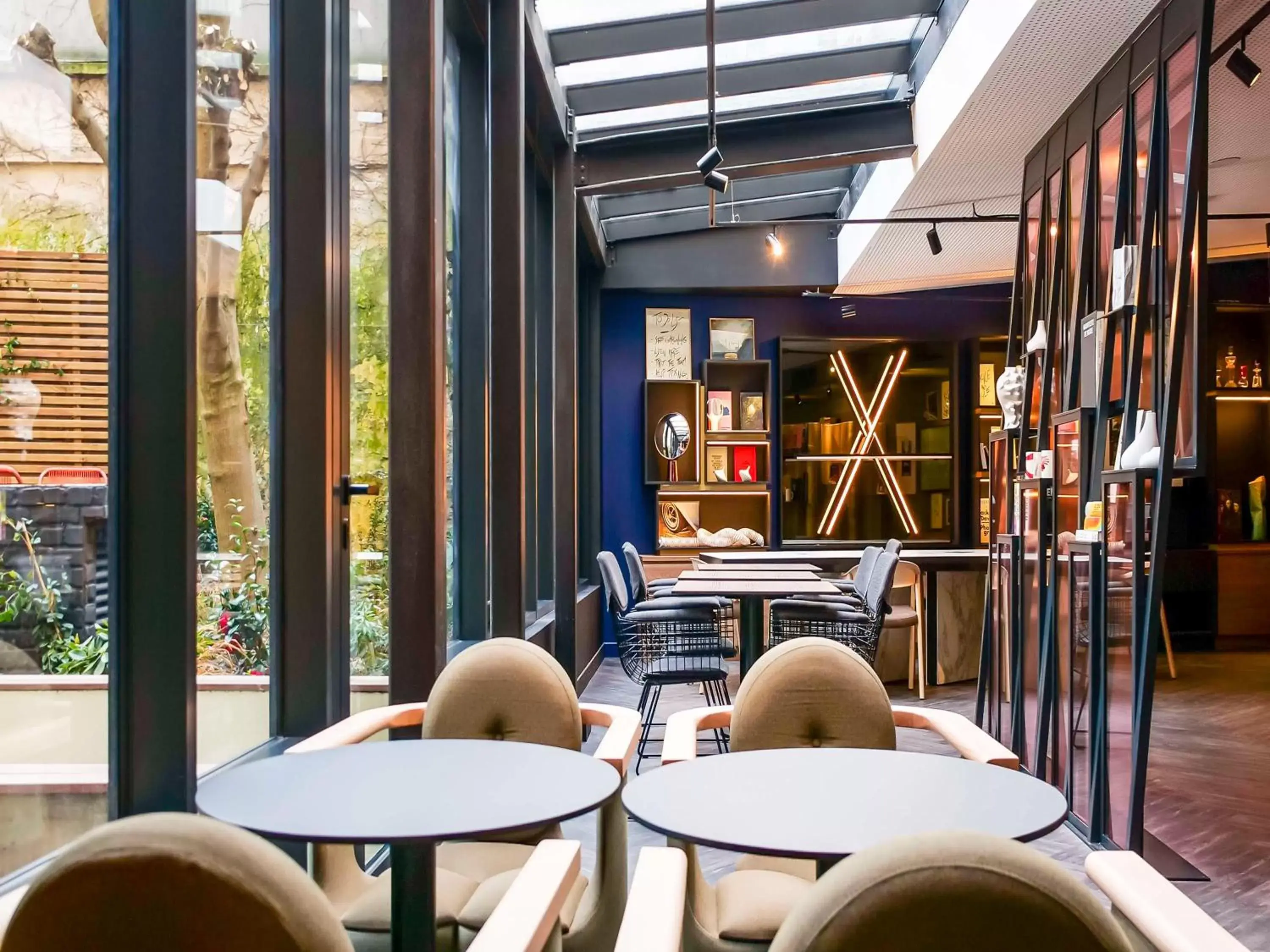 Restaurant/places to eat, Lounge/Bar in TRIBE Paris Batignolles