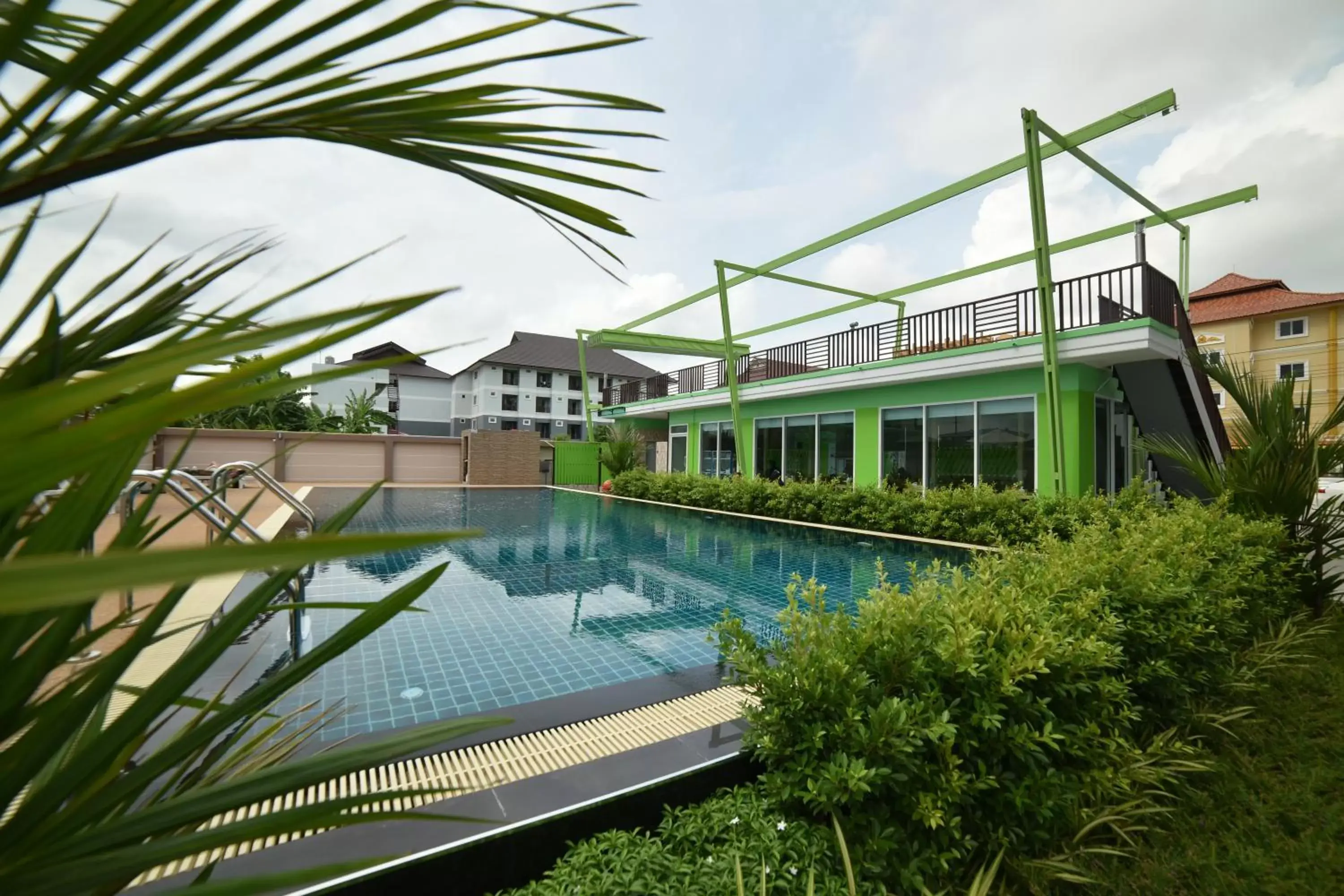 Garden, Swimming Pool in Gold Airport Suites