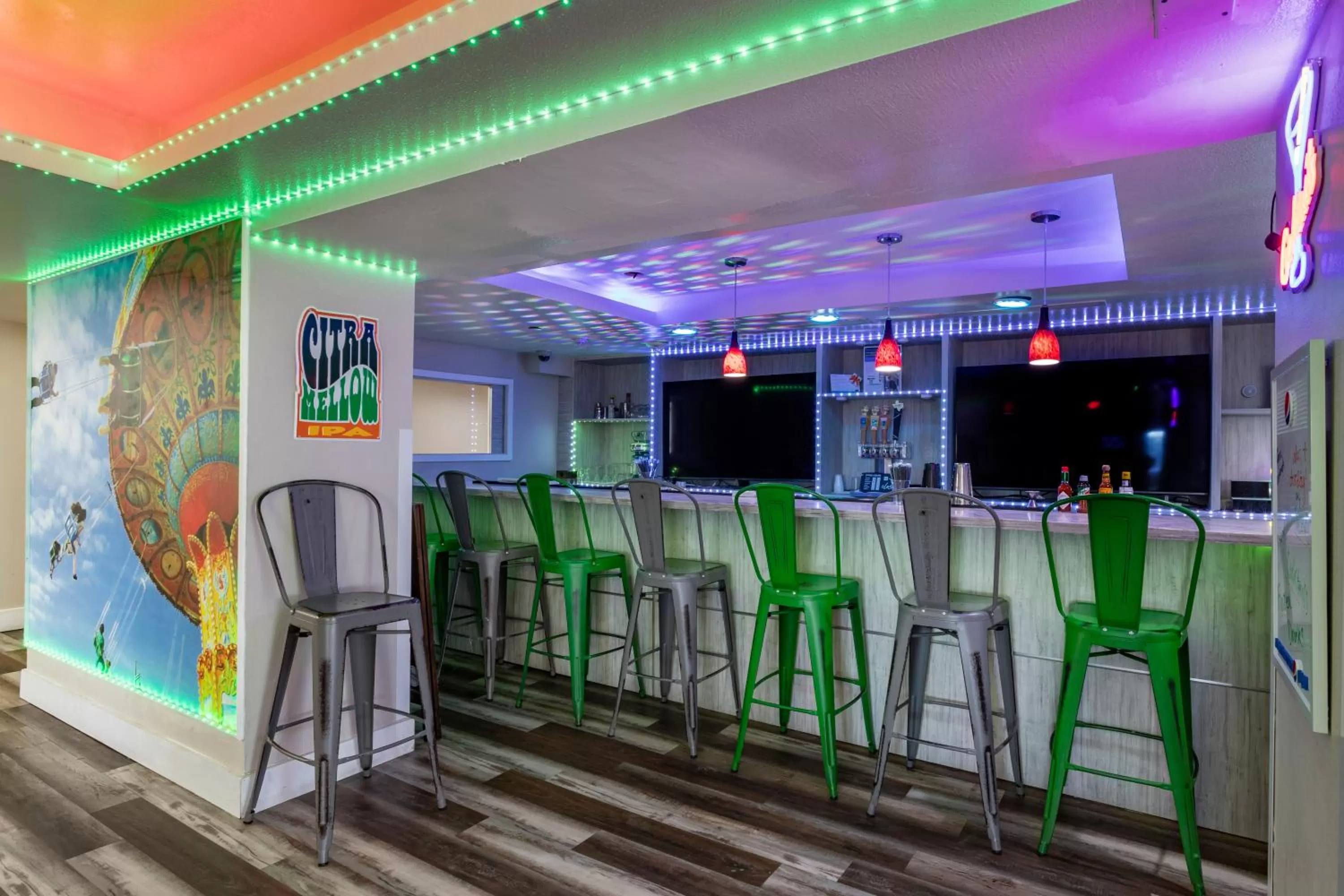 Communal lounge/ TV room in Clarion Pointe Galveston Seawall