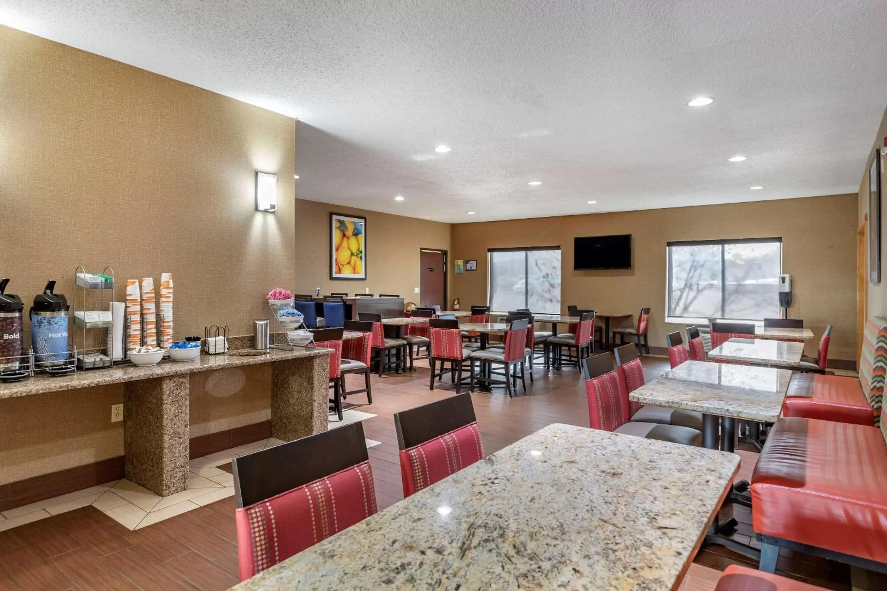 Restaurant/Places to Eat in Comfort Suites Southfield