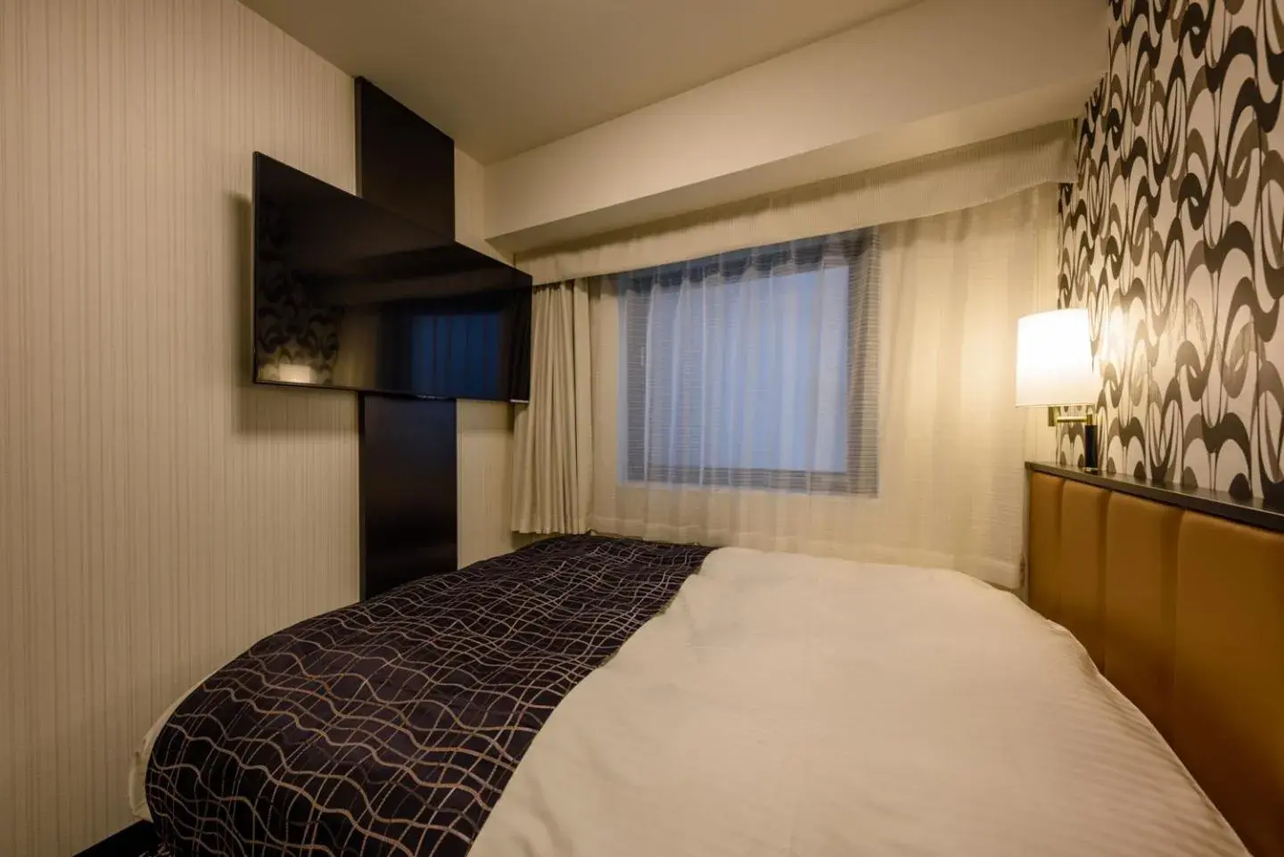 Photo of the whole room, Bed in APA Hotel TKP Keikyu-Kawasaki Ekimae