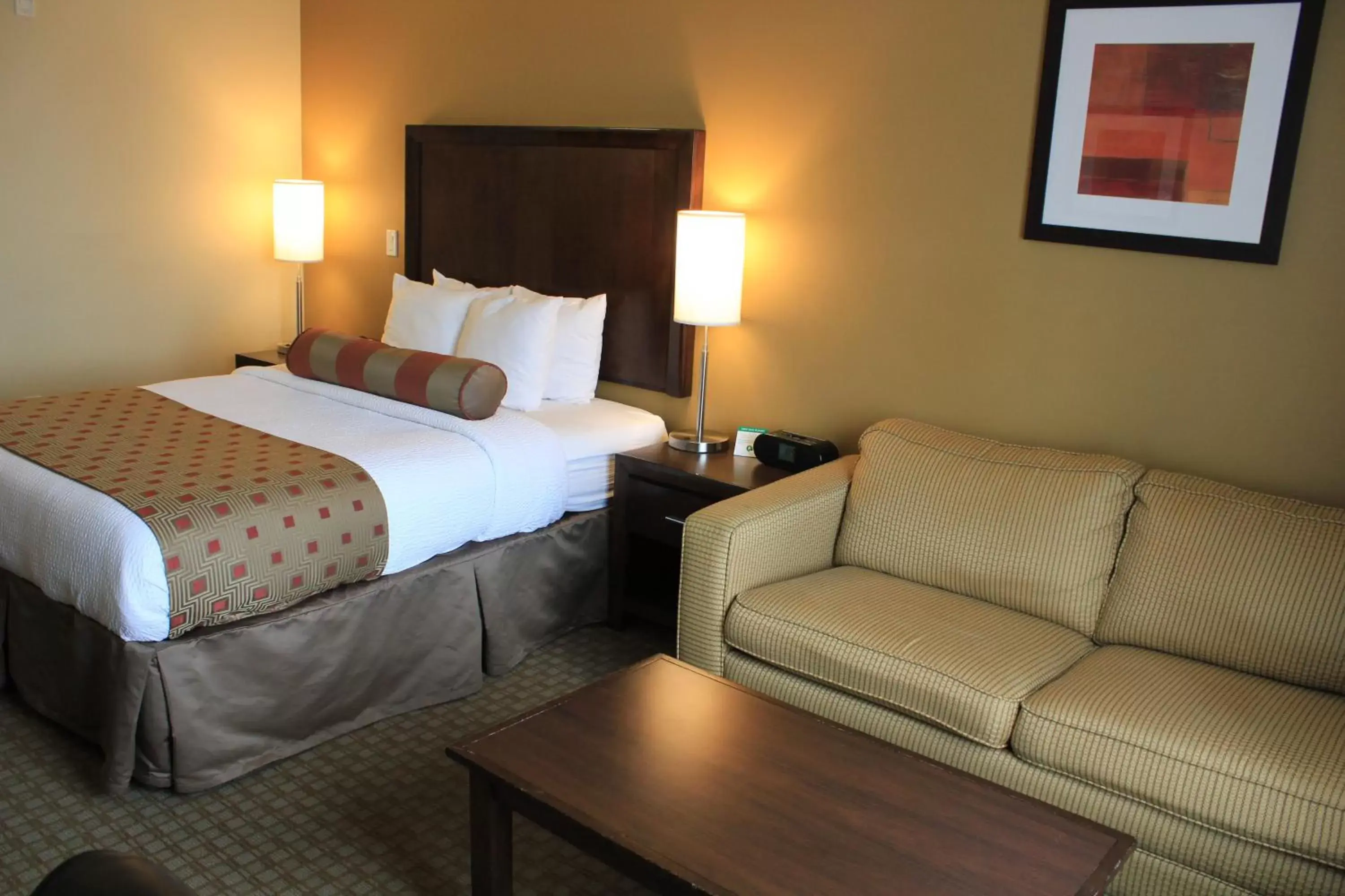 Bed in Best Western Plus Lacey Inn & Suites