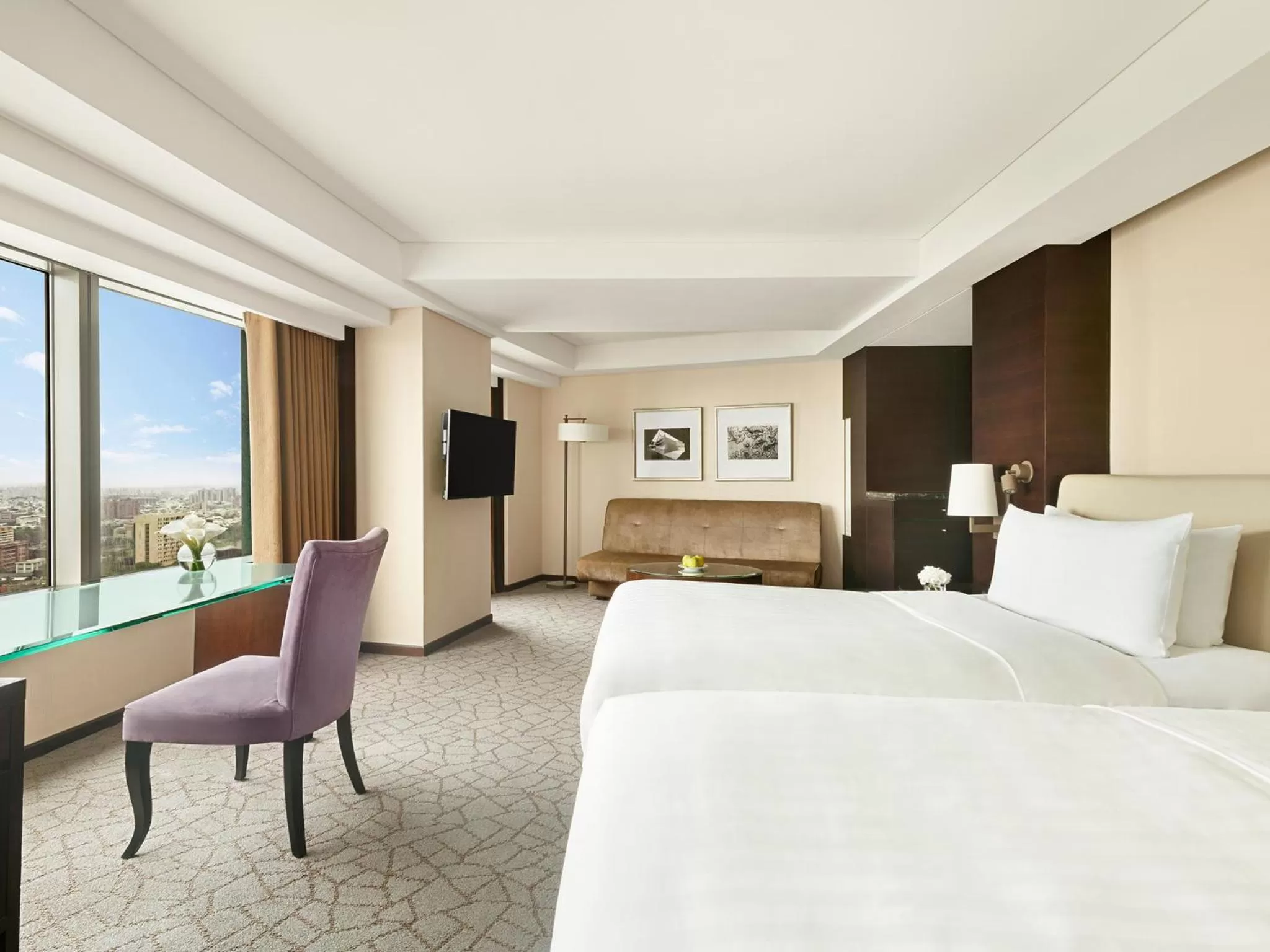 Photo of the whole room, Bed in Shangri-La Far Eastern Tainan