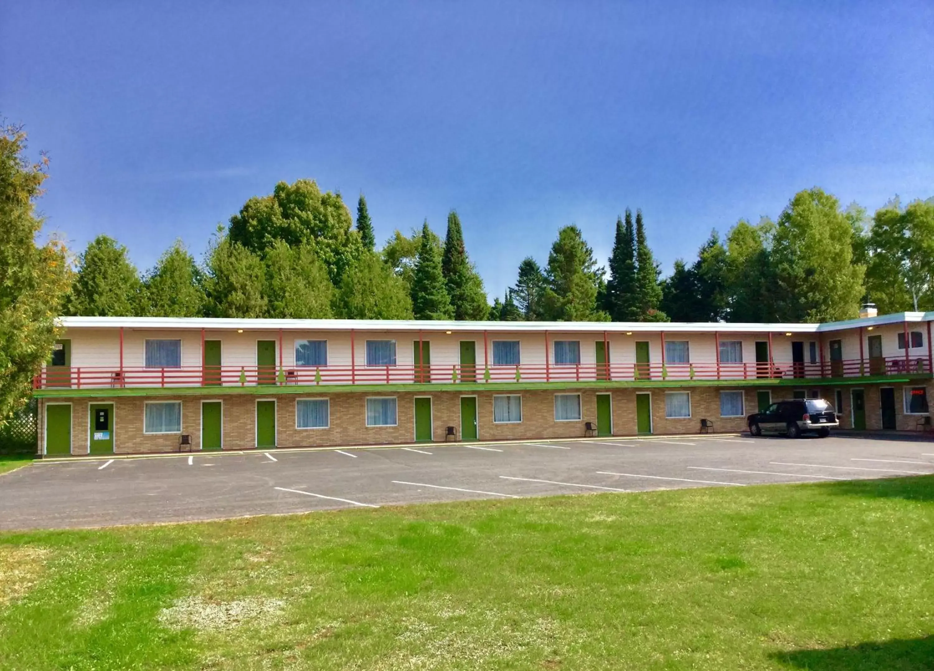 Facade/entrance, Property Building in Cedars Motel