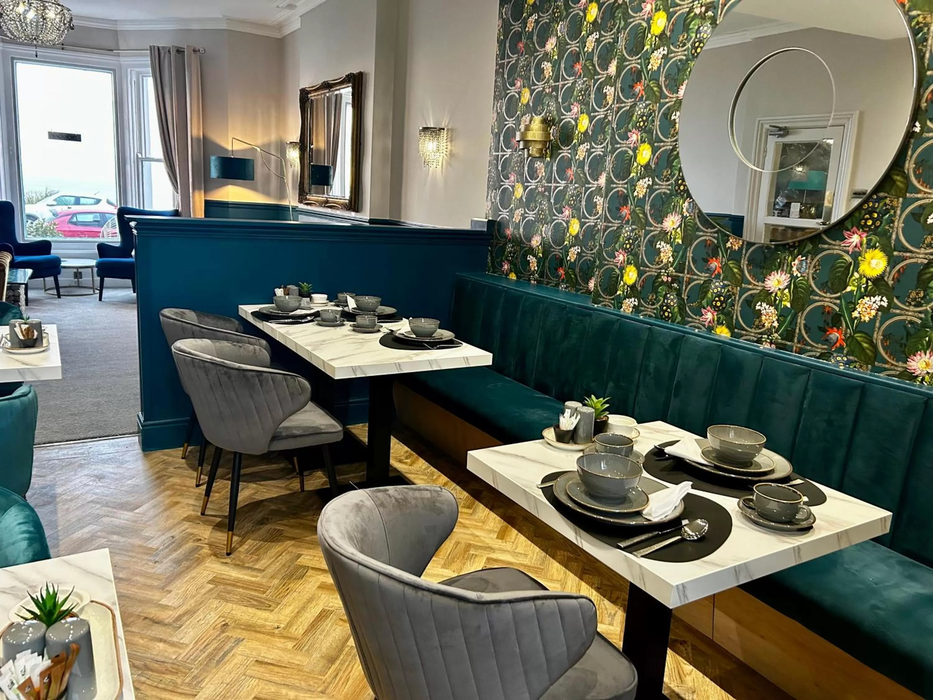 Restaurant/Places to Eat in Hotel No5