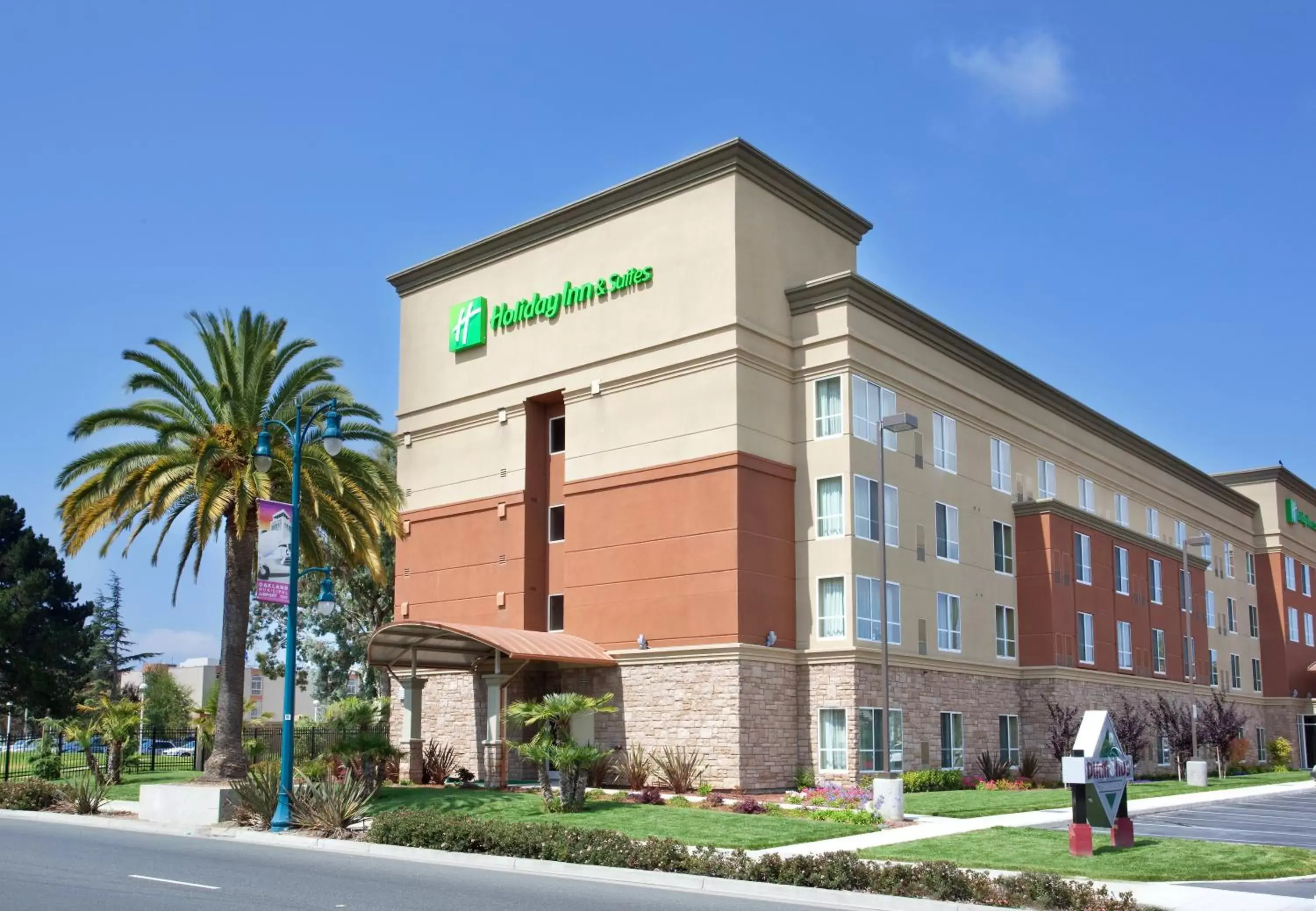 Property Building in Holiday Inn Oakland Airport, an IHG Hotel
