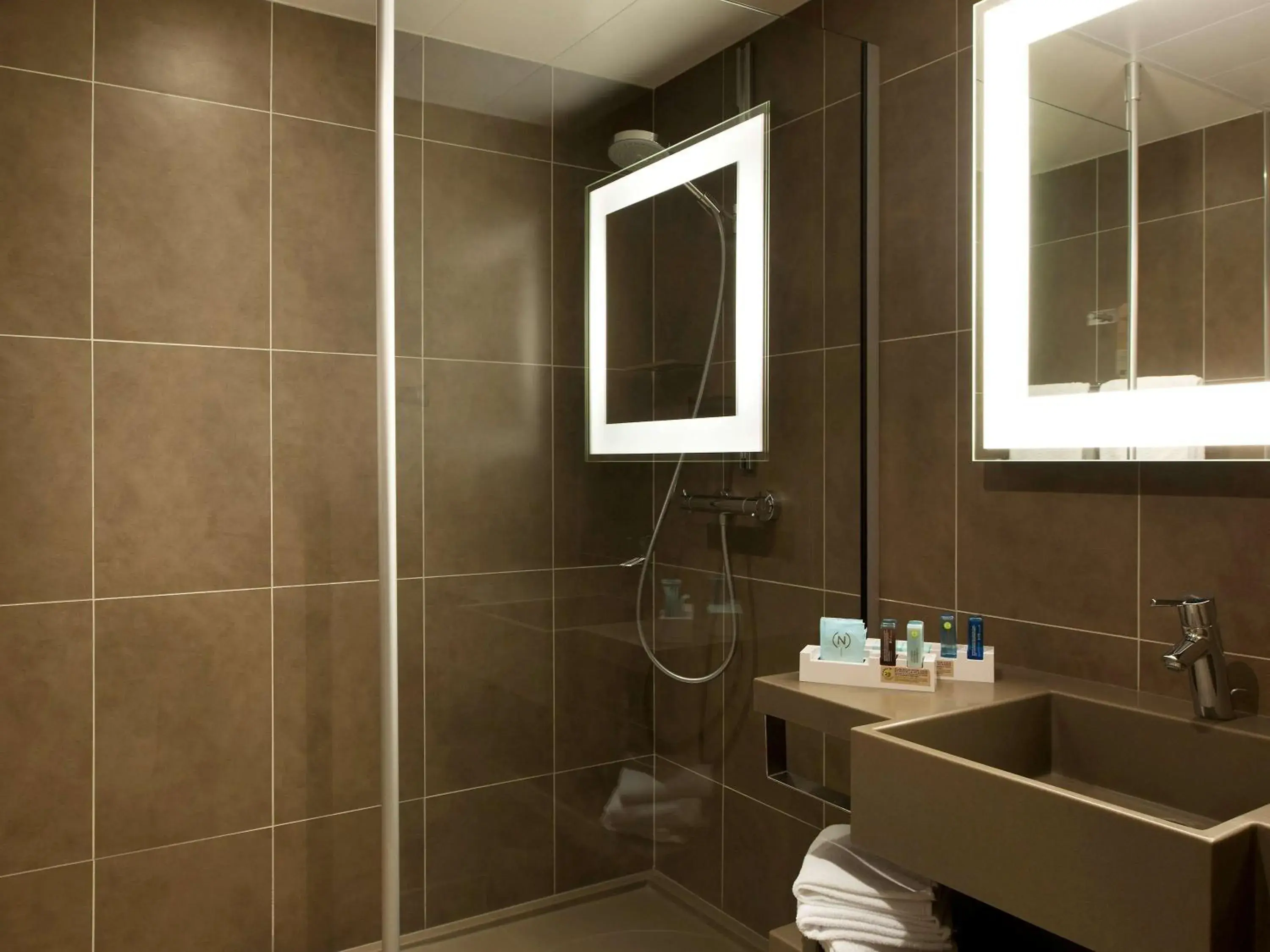 Photo of the whole room, Bathroom in Novotel Paris Rueil Malmaison