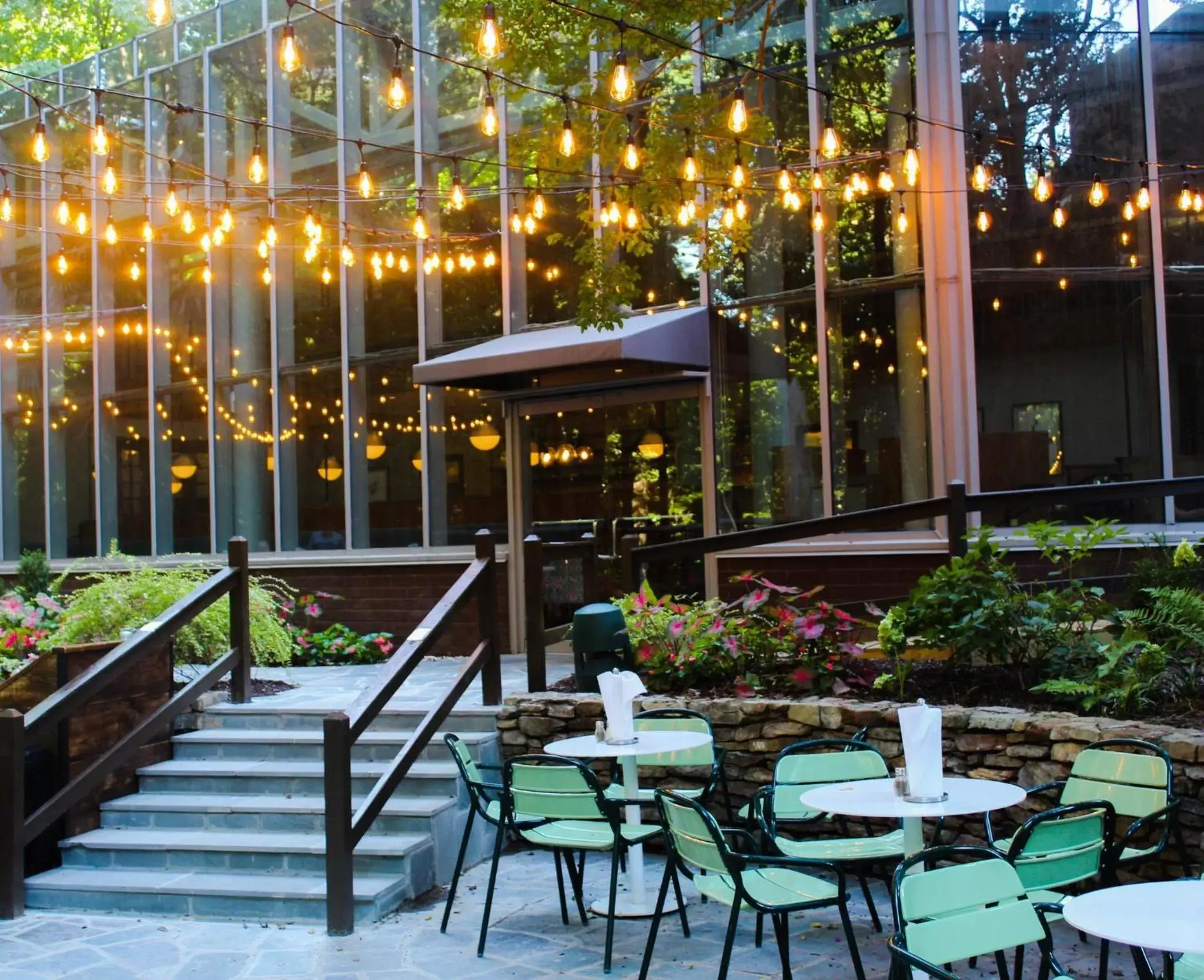 Restaurant/places to eat in Crowne Plaza Hotel Atlanta Perimeter at Ravinia, an IHG Hotel