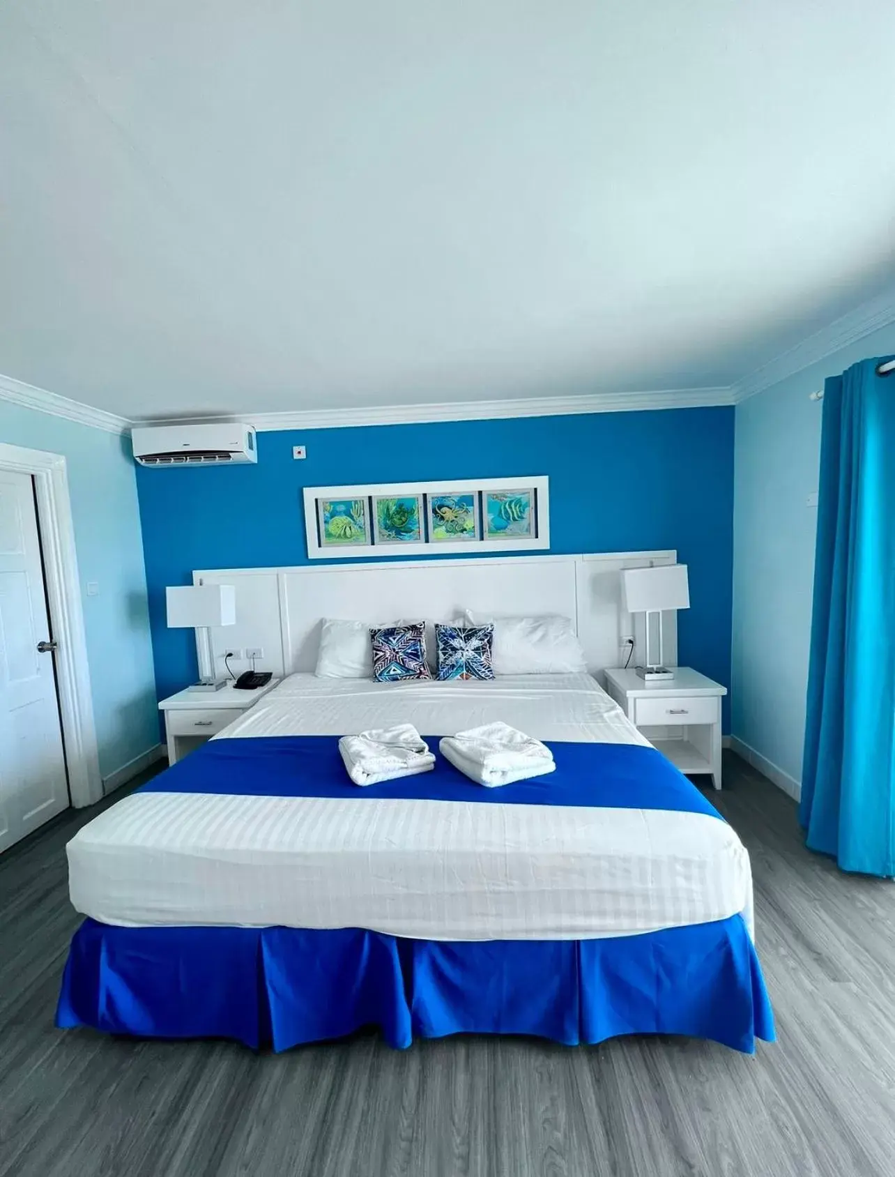 Sea view, Bed in Dover Beach Hotel