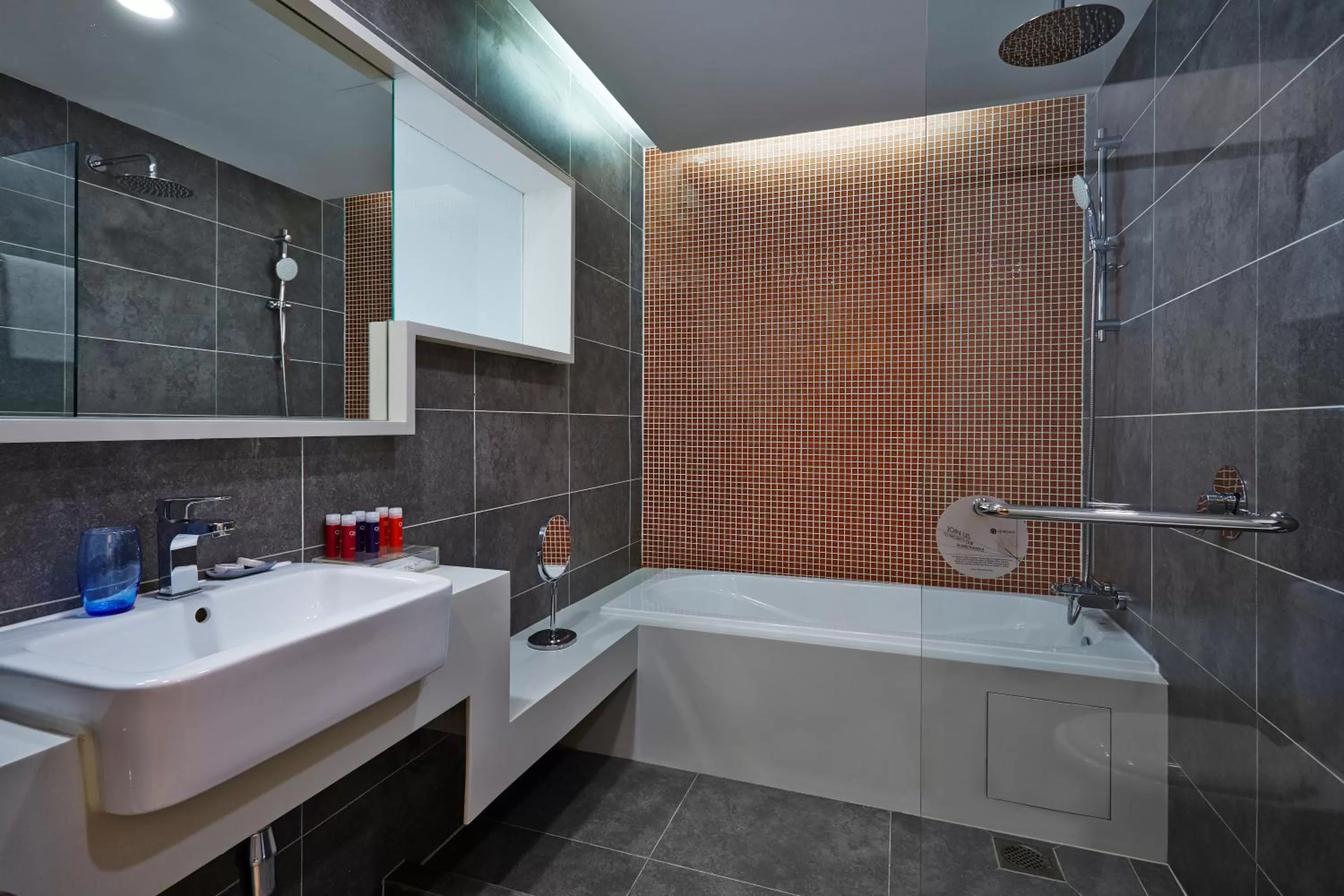 Hot Tub in Qliq Damansara Hotel