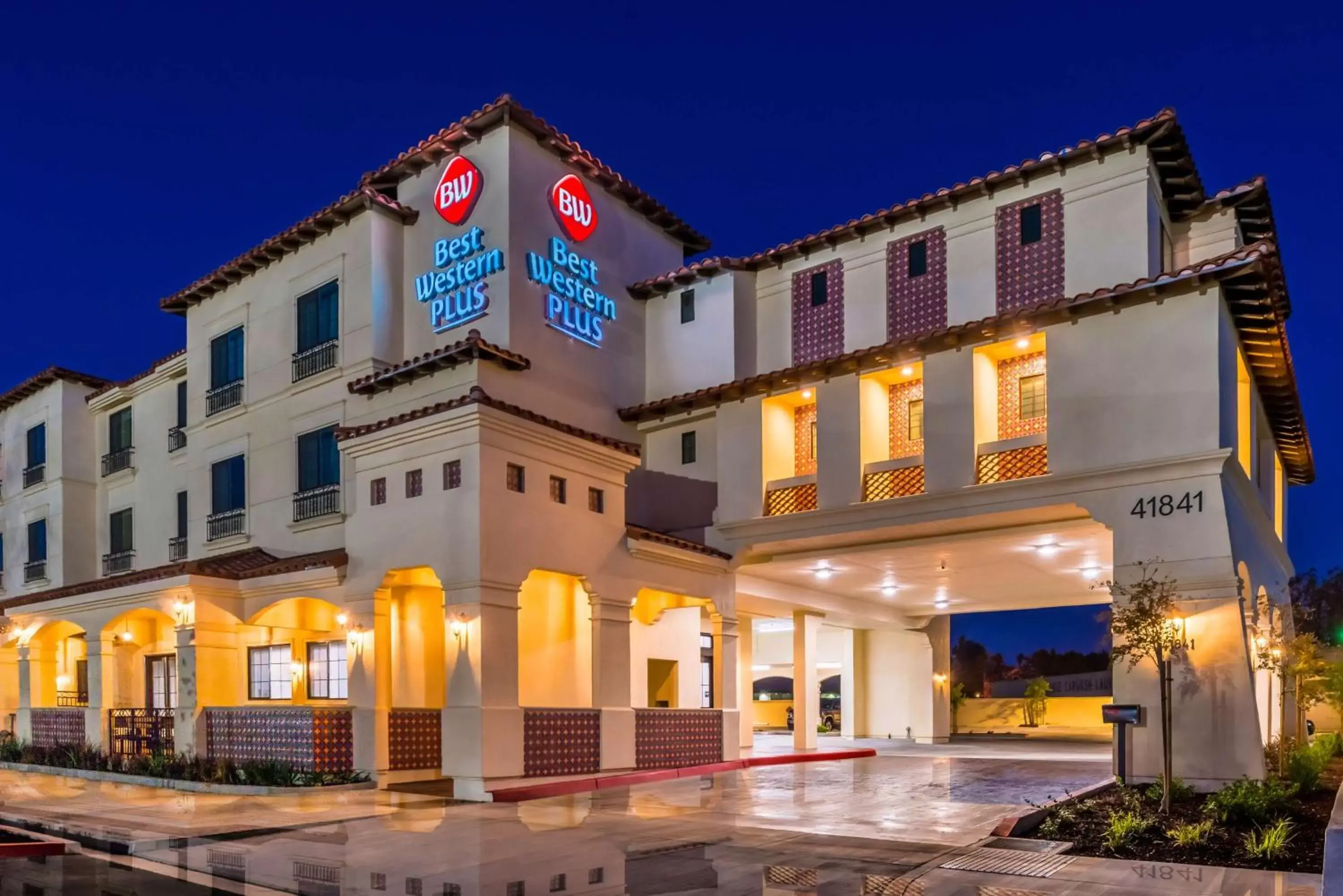 Property Building in Best Western Plus Temecula Wine Country Hotel & Suites