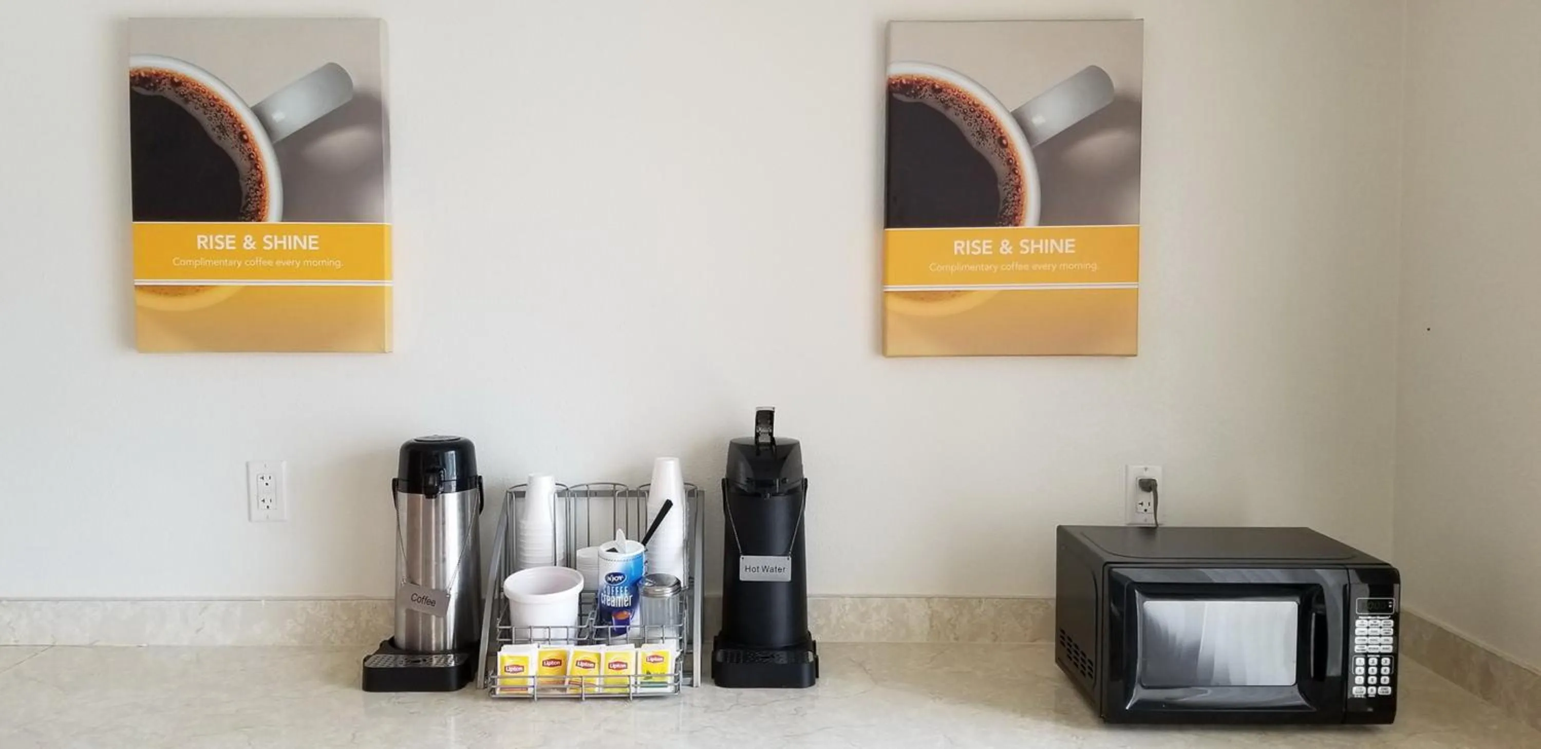 Food and drinks in FairBridge Inn Express North Lima