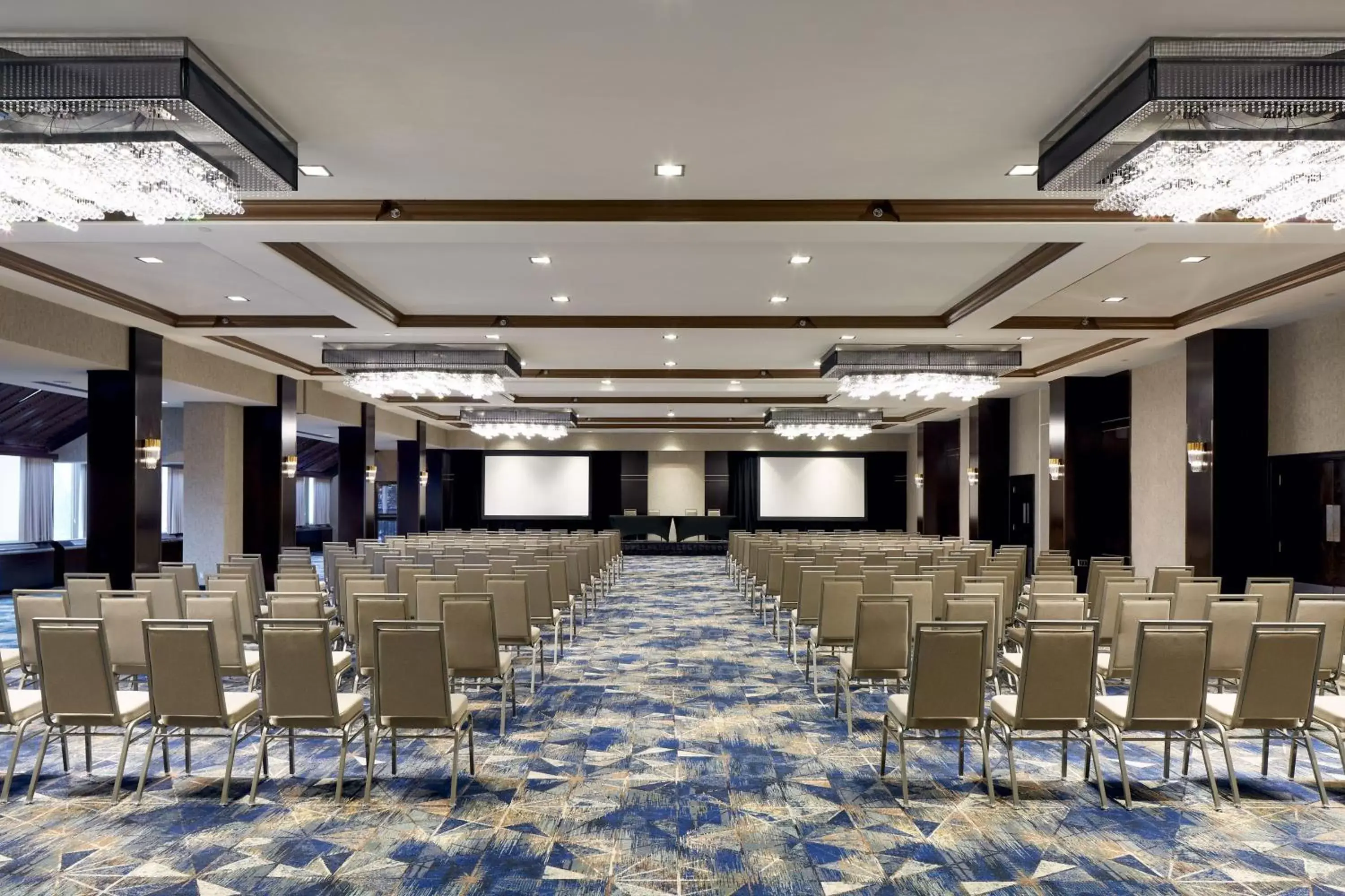 Meeting/conference room in Sheraton Montreal Airport Hotel