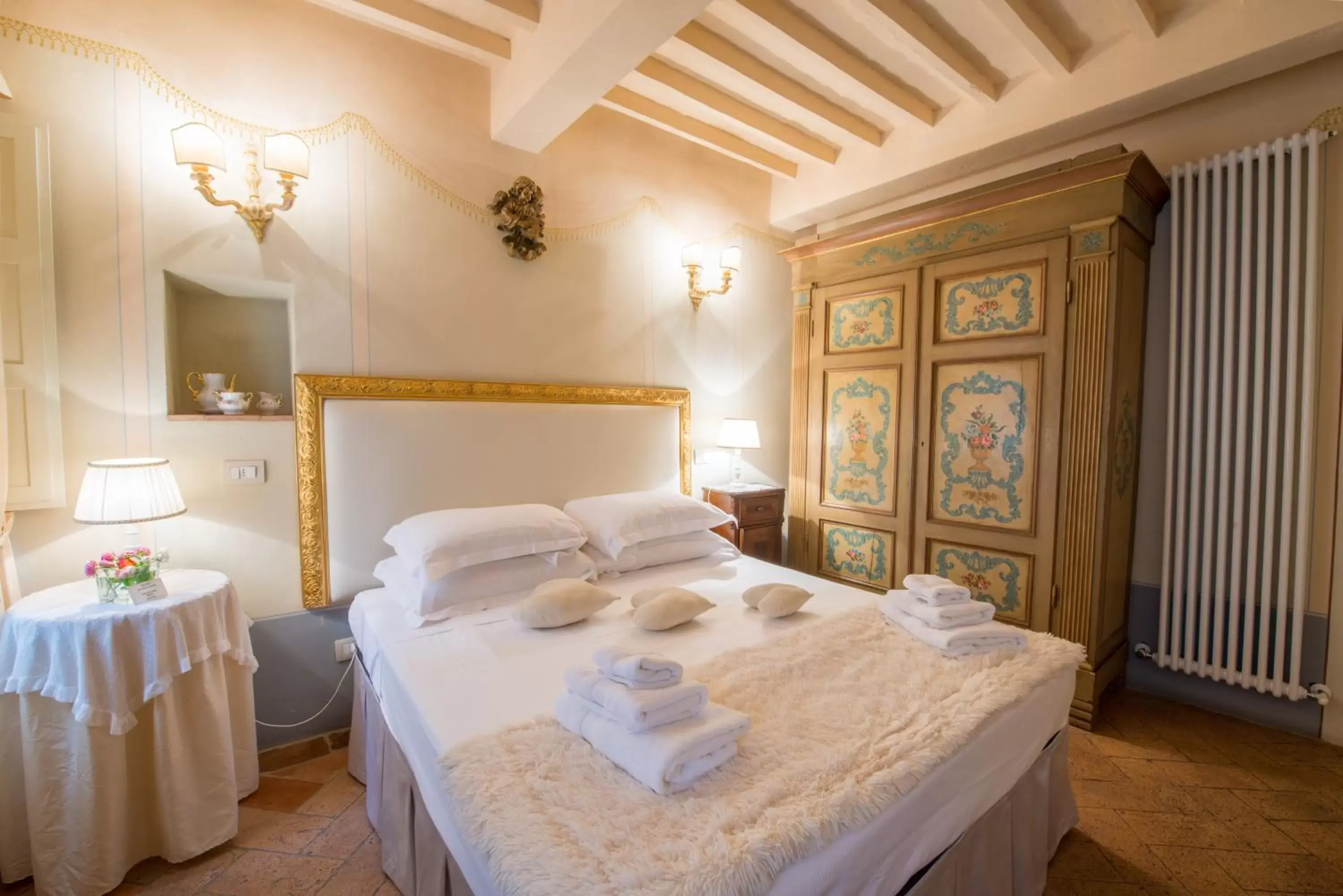 Bedroom, Bed in TORRE GIARDINO SEGRETO B&B- Borgo Capitano Collection - Albergo diffuso