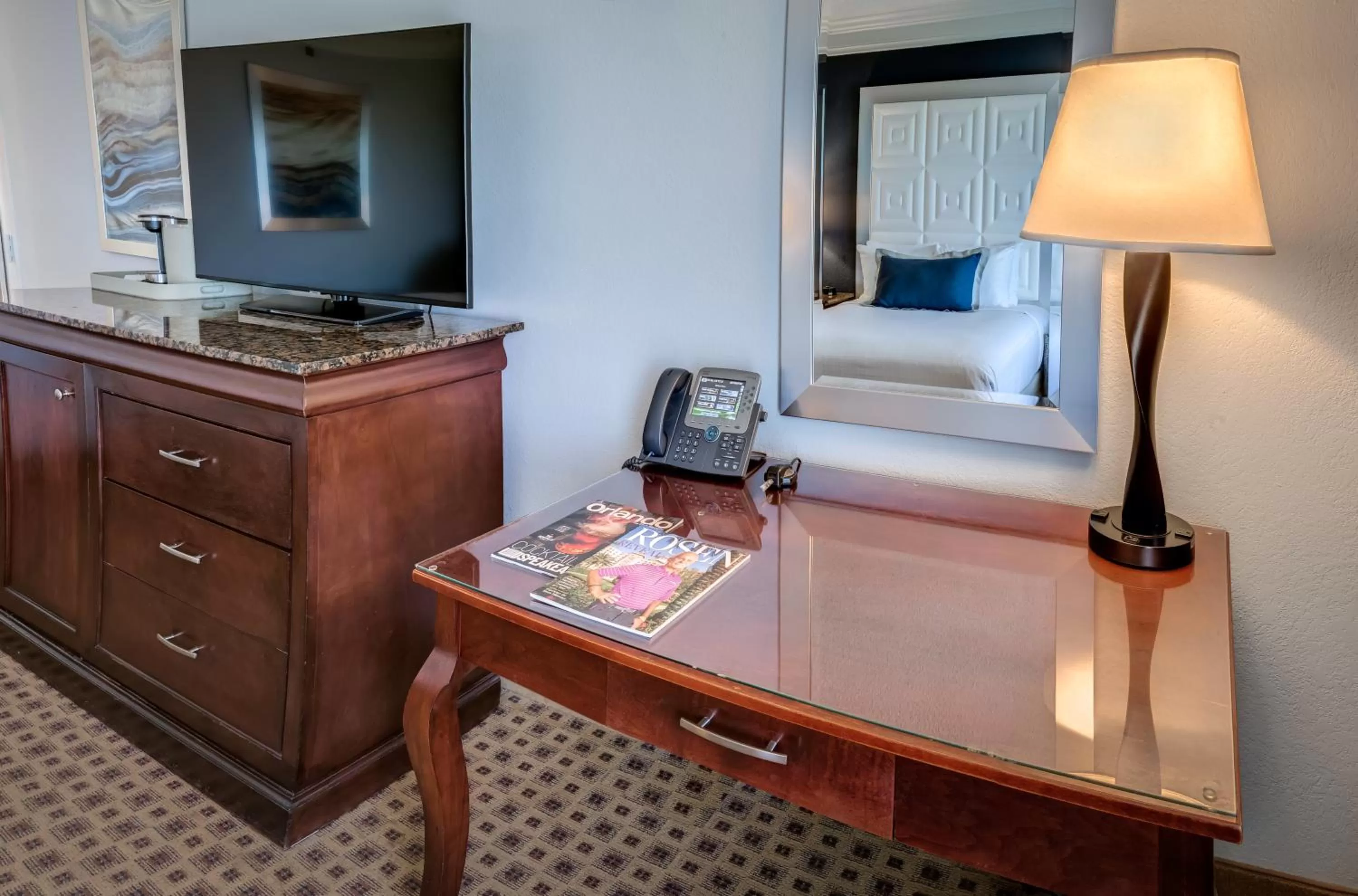 TV and multimedia in Rosen Plaza Hotel Orlando Convention Center